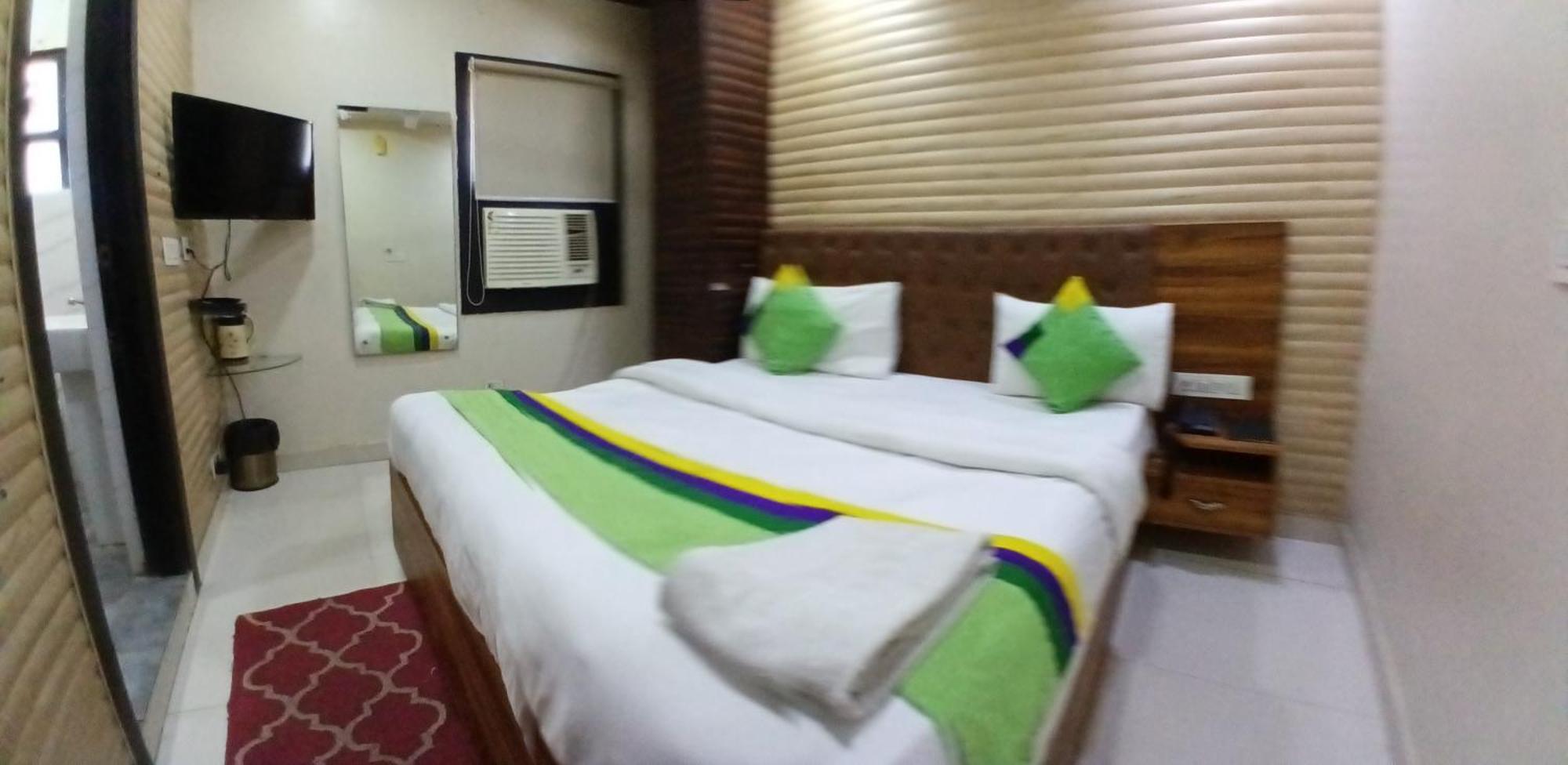The Caves Plaza Near Igi Airport Delhi 4* New Delhi