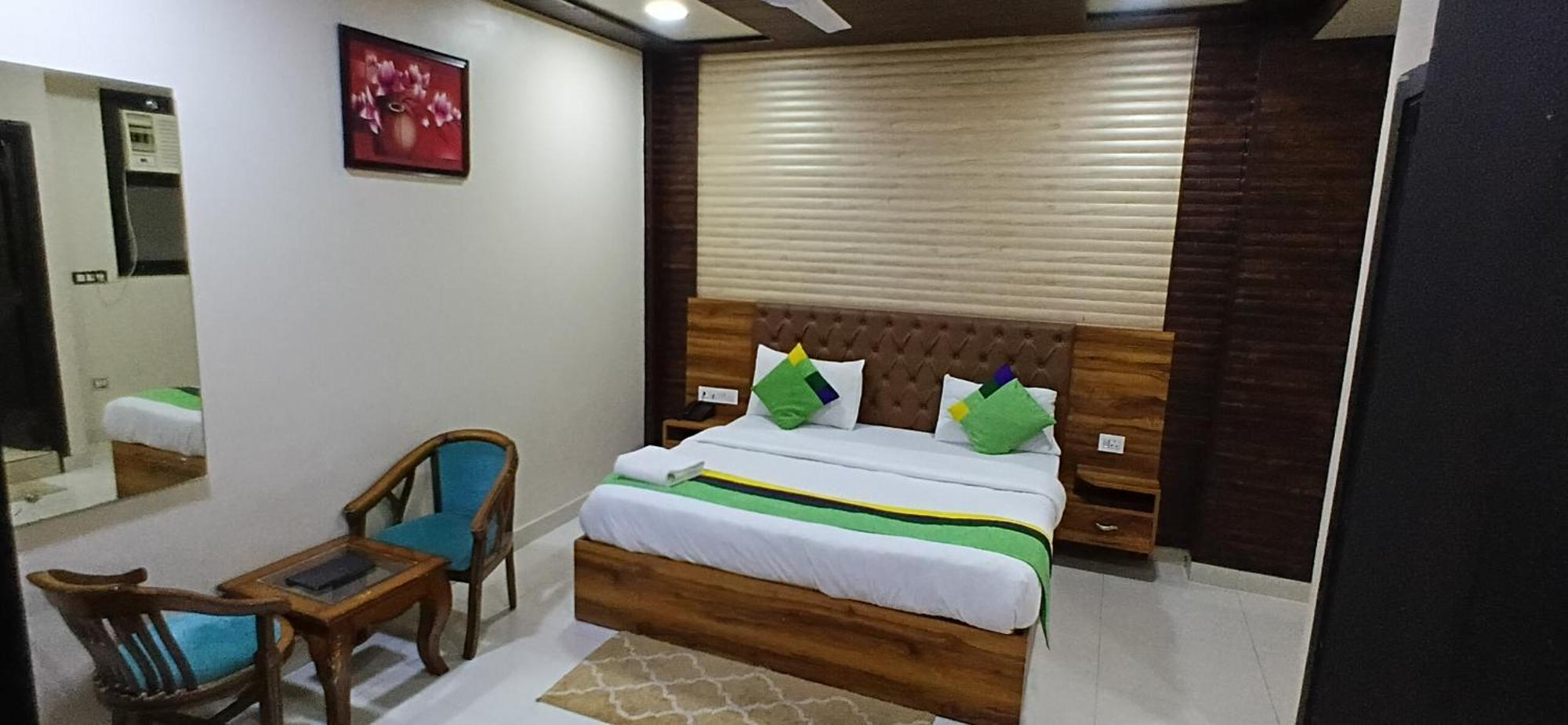 Hotel The Caves Plaza Near Igi Airport Delhi 4*