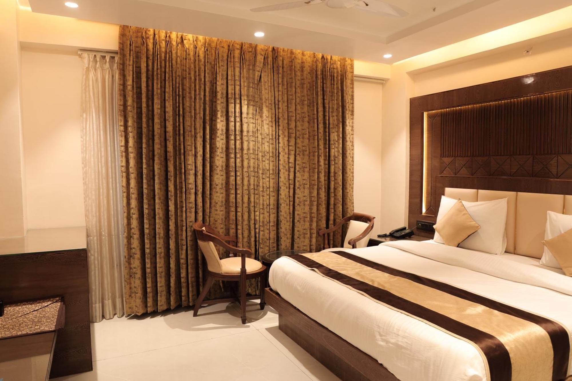 Hotel Grand Plaza In Centre - At Railway Station New Delhi