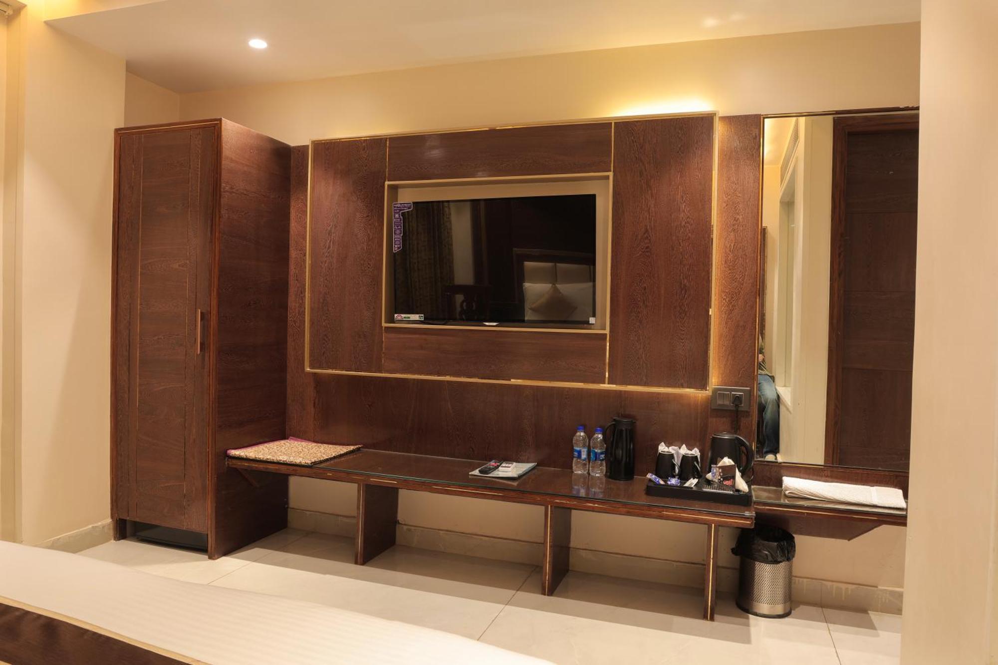 Grand Plaza In Centre - At Railway Station Hotel 4*