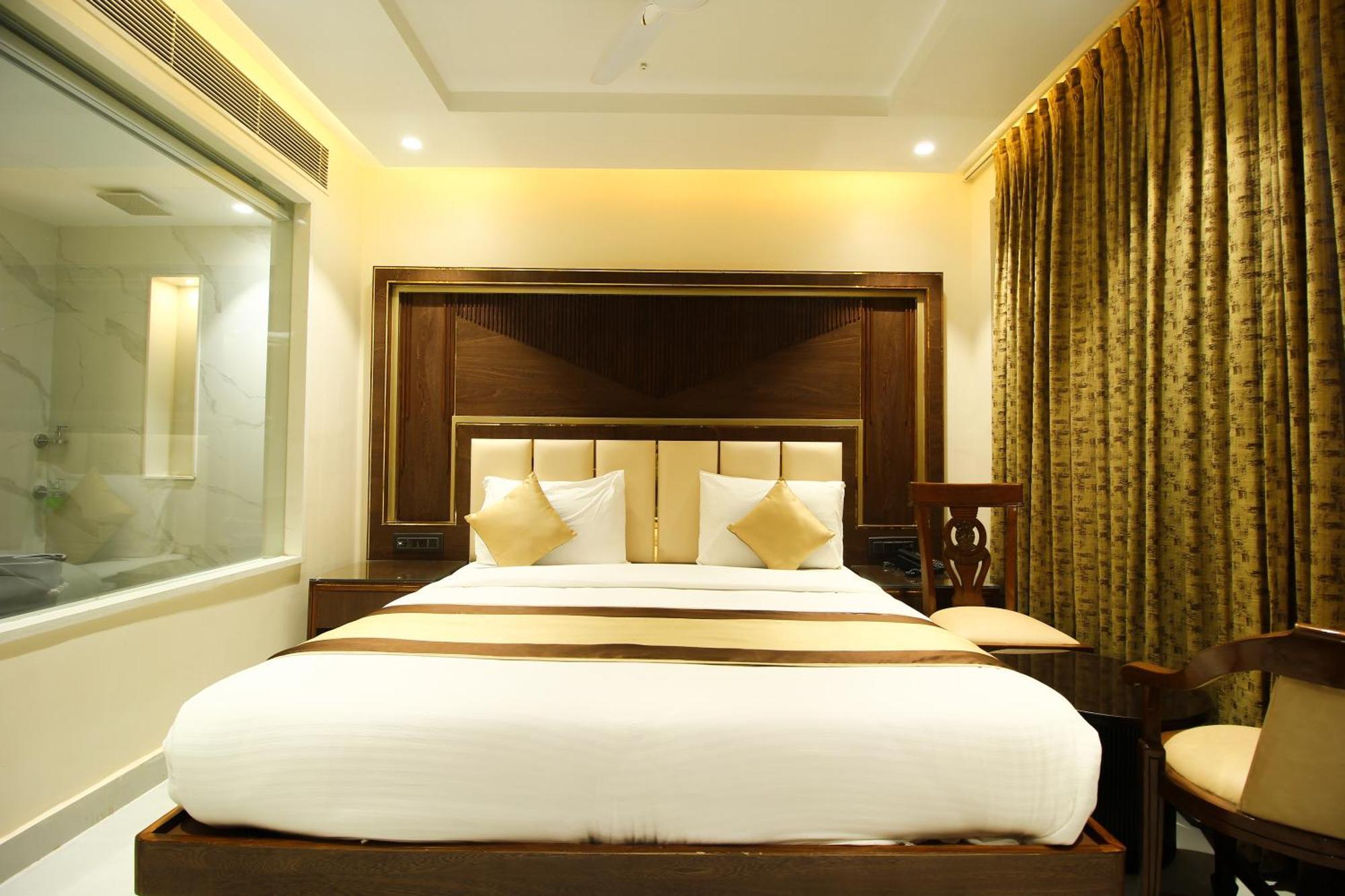 Hotel Grand Plaza In Centre - At Railway Station New Delhi
