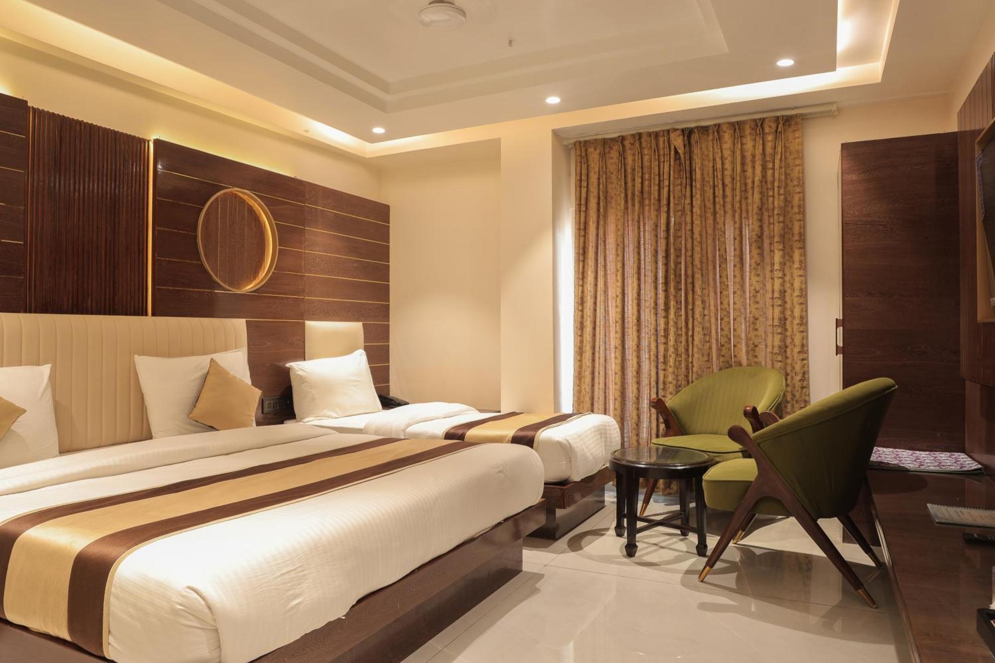 Grand Plaza In Centre - At Railway Station New Delhi