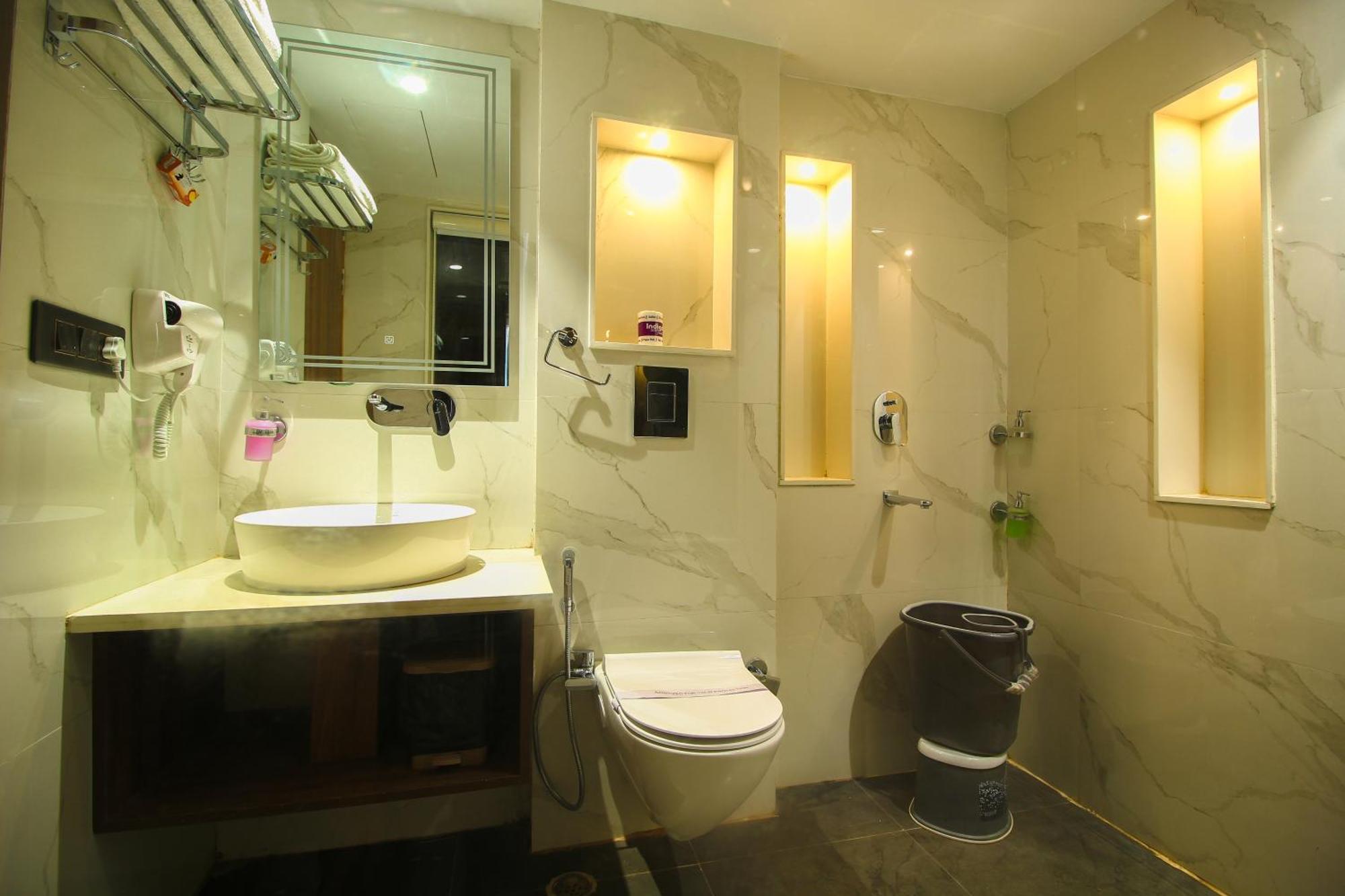 Grand Plaza In Centre - At Railway Station Hotel 4*