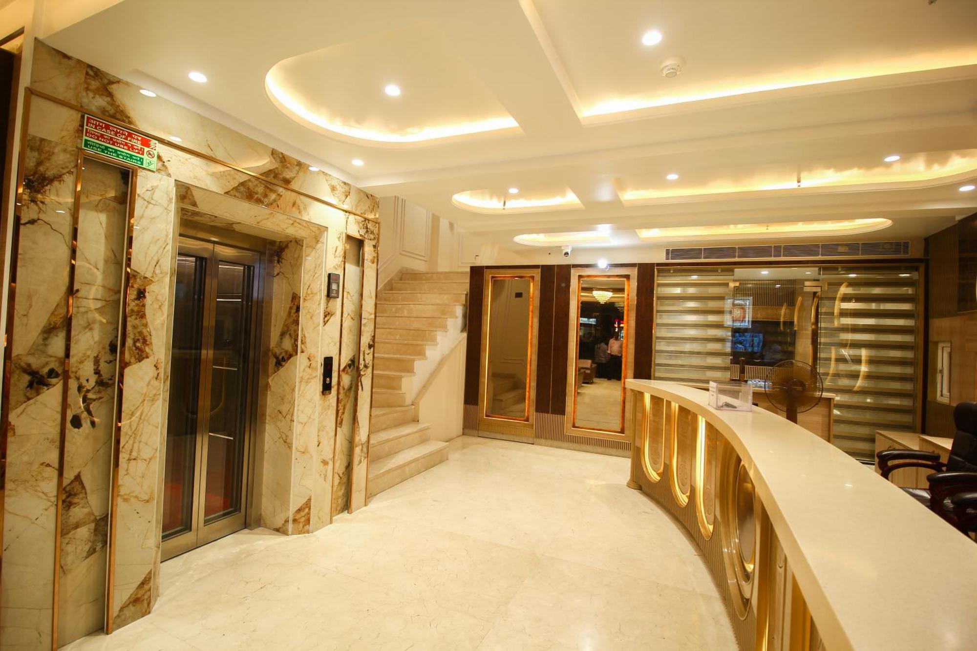 Hotel Grand Plaza In Centre - At Railway Station 4*