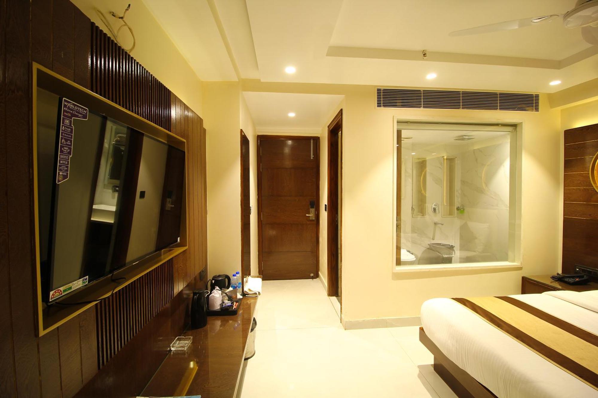 Hotel Grand Plaza In Centre - At Railway Station New Delhi