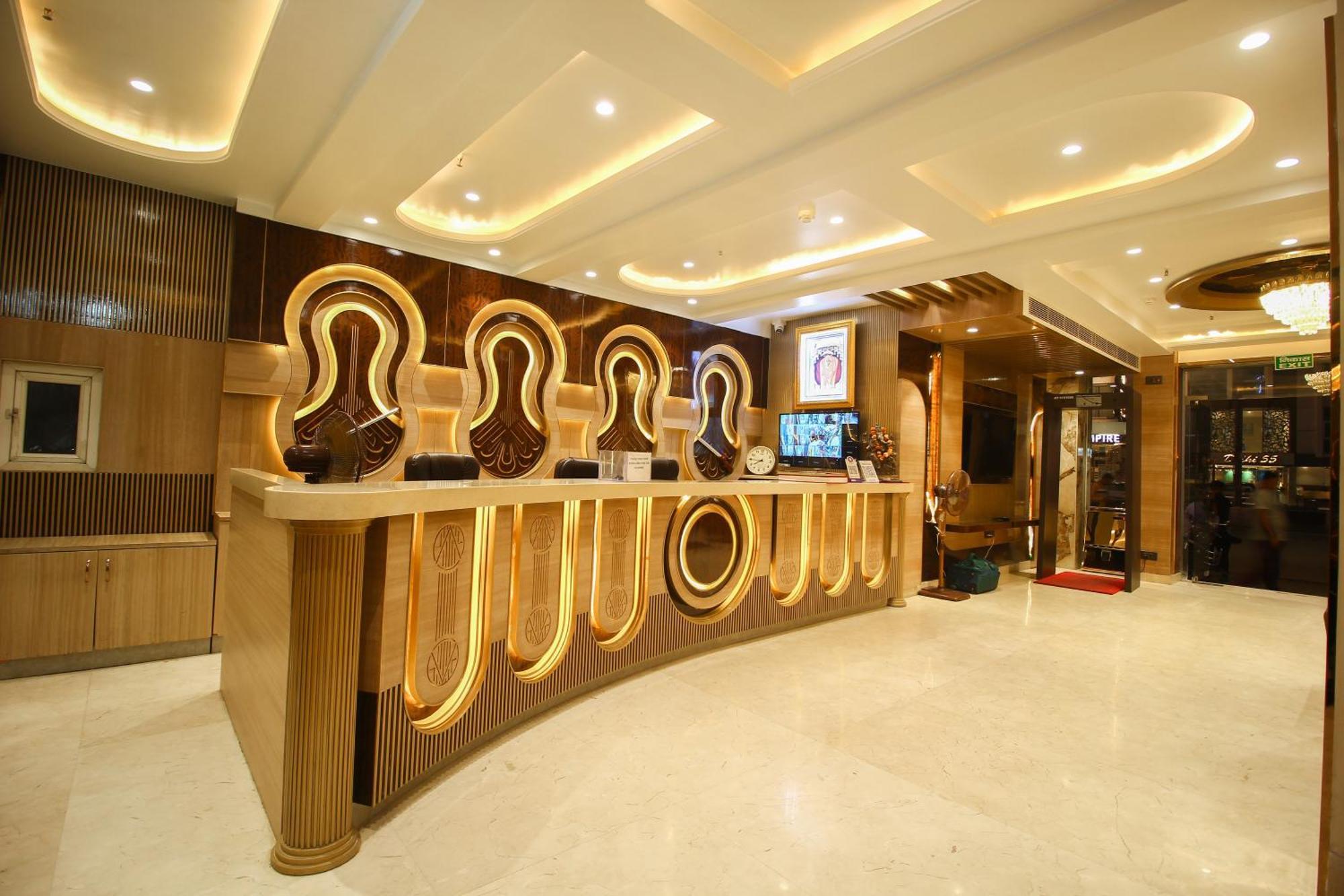 Hotel Grand Plaza In Centre - At Railway Station 4*