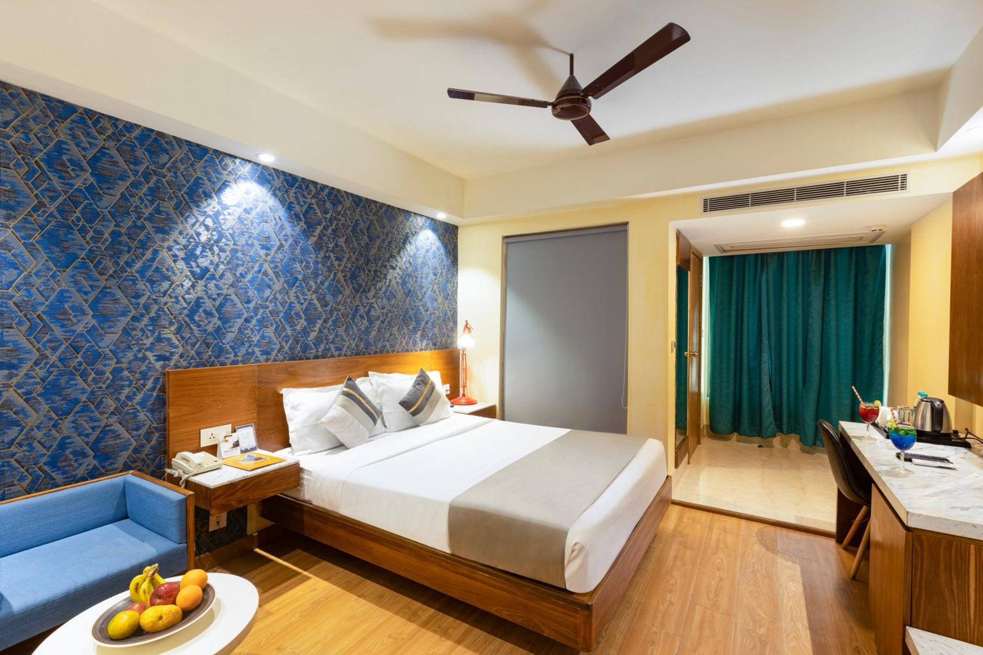 Hotel The Orion Plaza - Nehru Place 4*