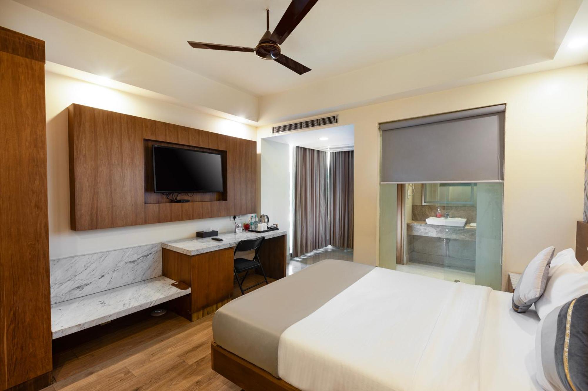 The Orion Plaza - Nehru Place Hotel 4*