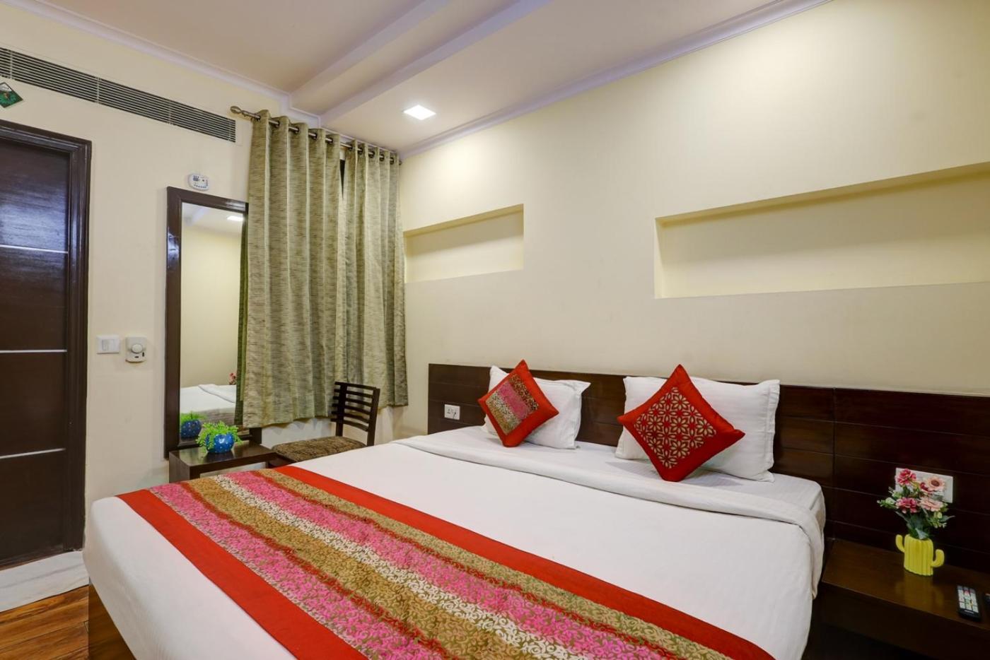The Pearl- A Royal Residency Hotel New Delhi