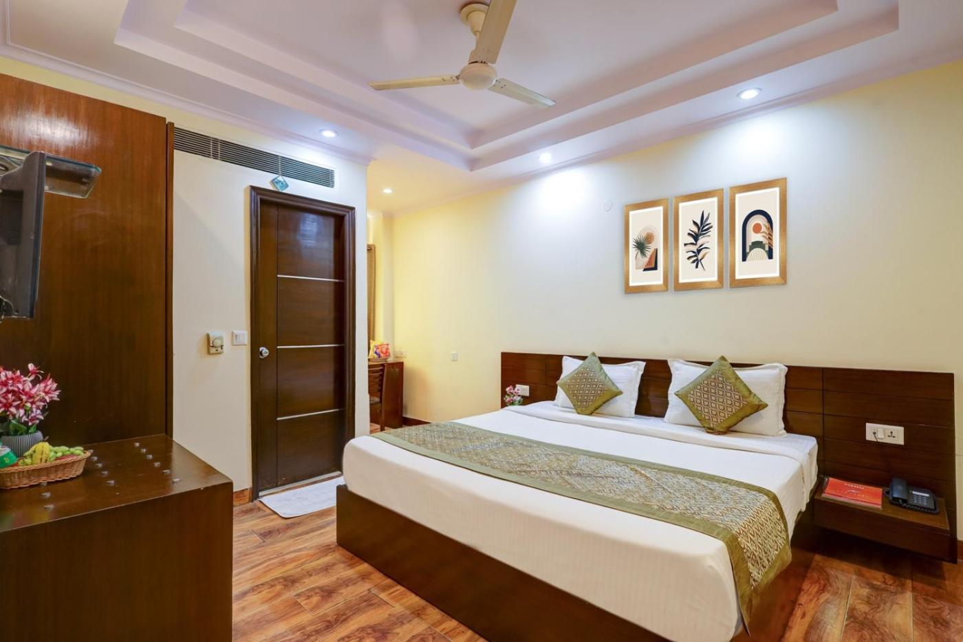 Hotel The Pearl- A Royal Residency New Delhi