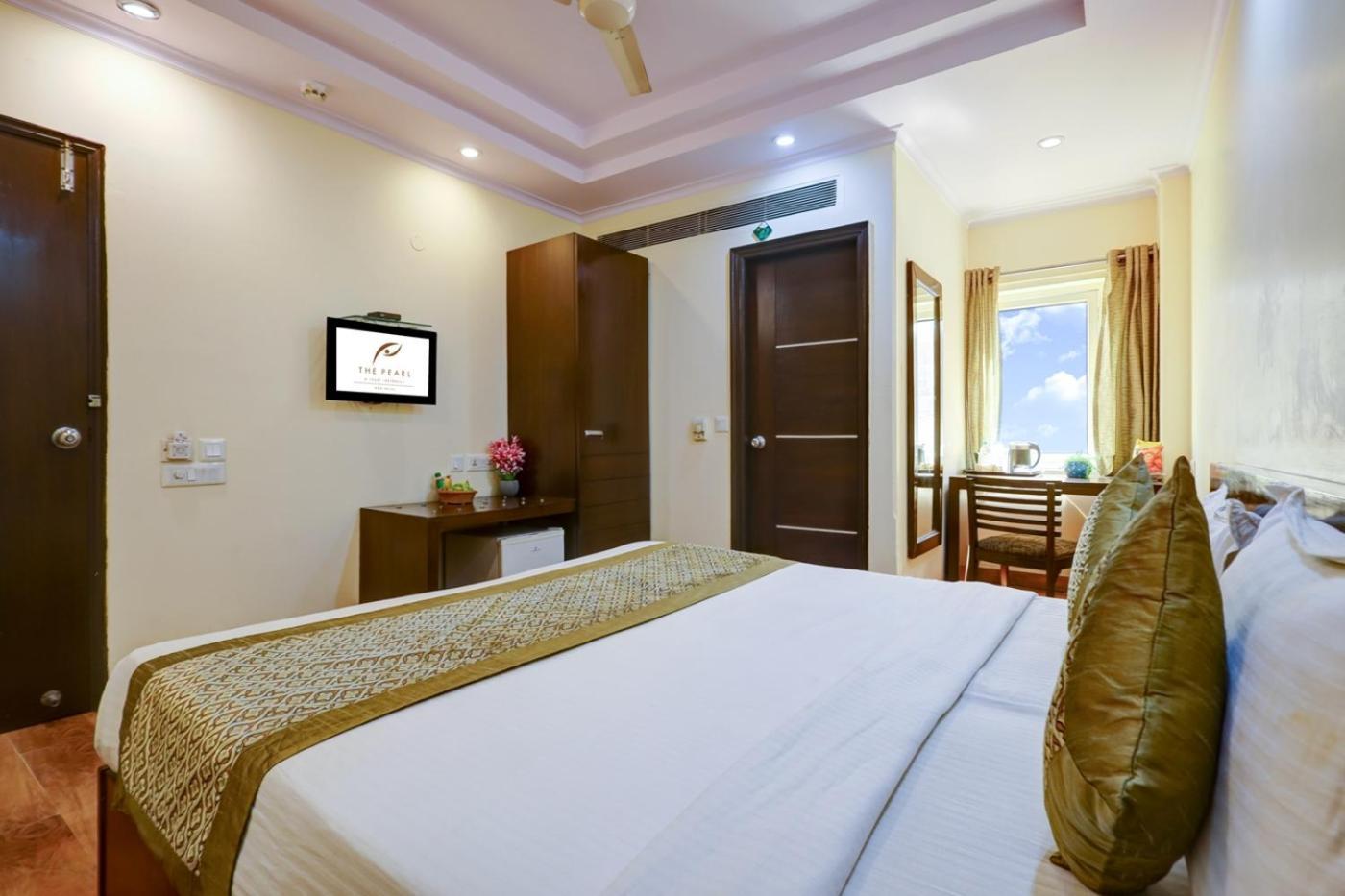 Hotel The Pearl- A Royal Residency New Delhi