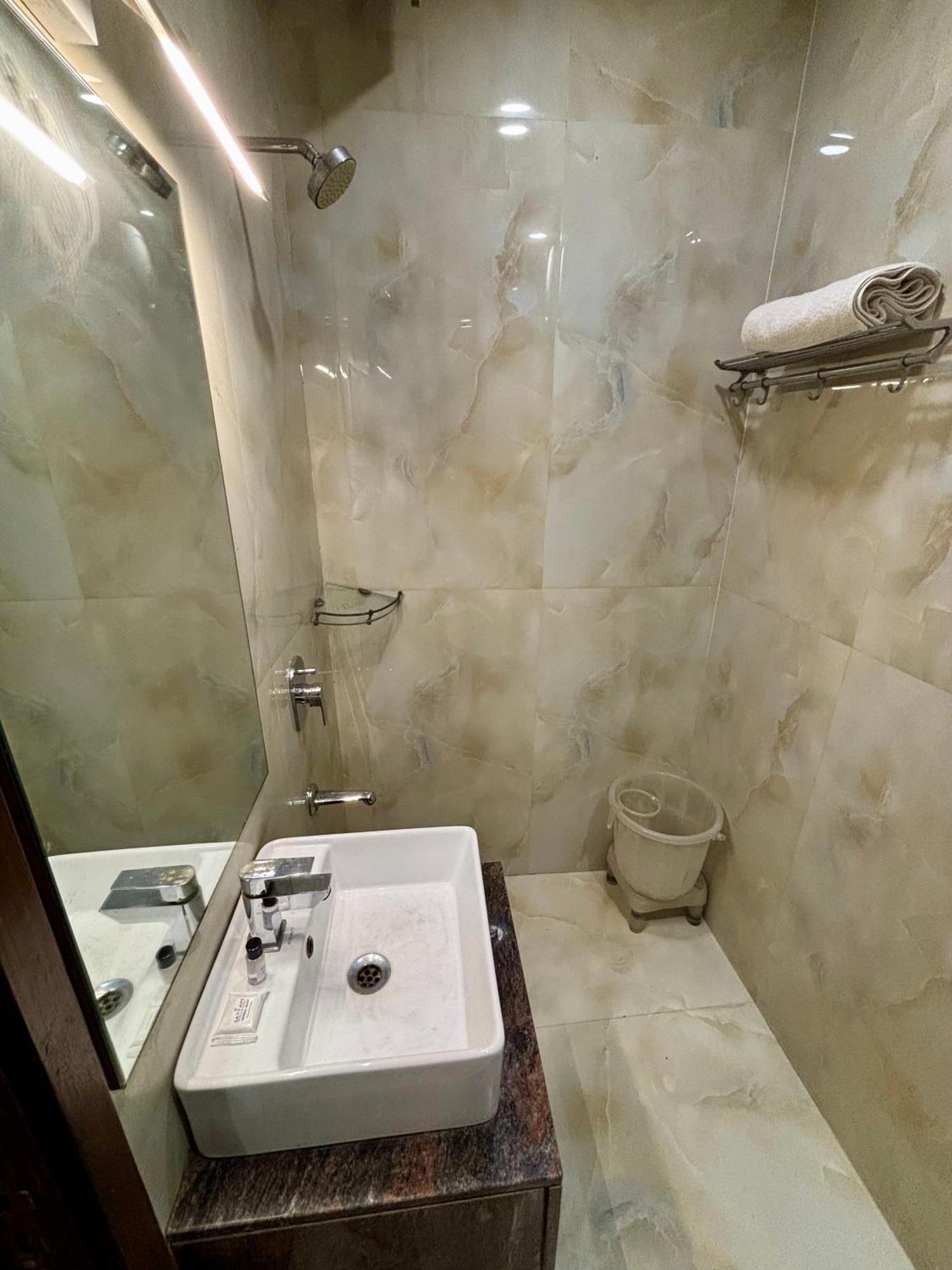 Satyam Guest house *