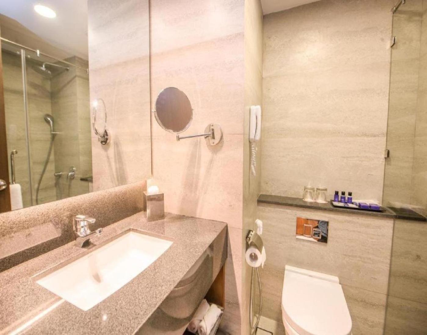Hotel Aela Grand Near Delhi Airport By La Casa 4*