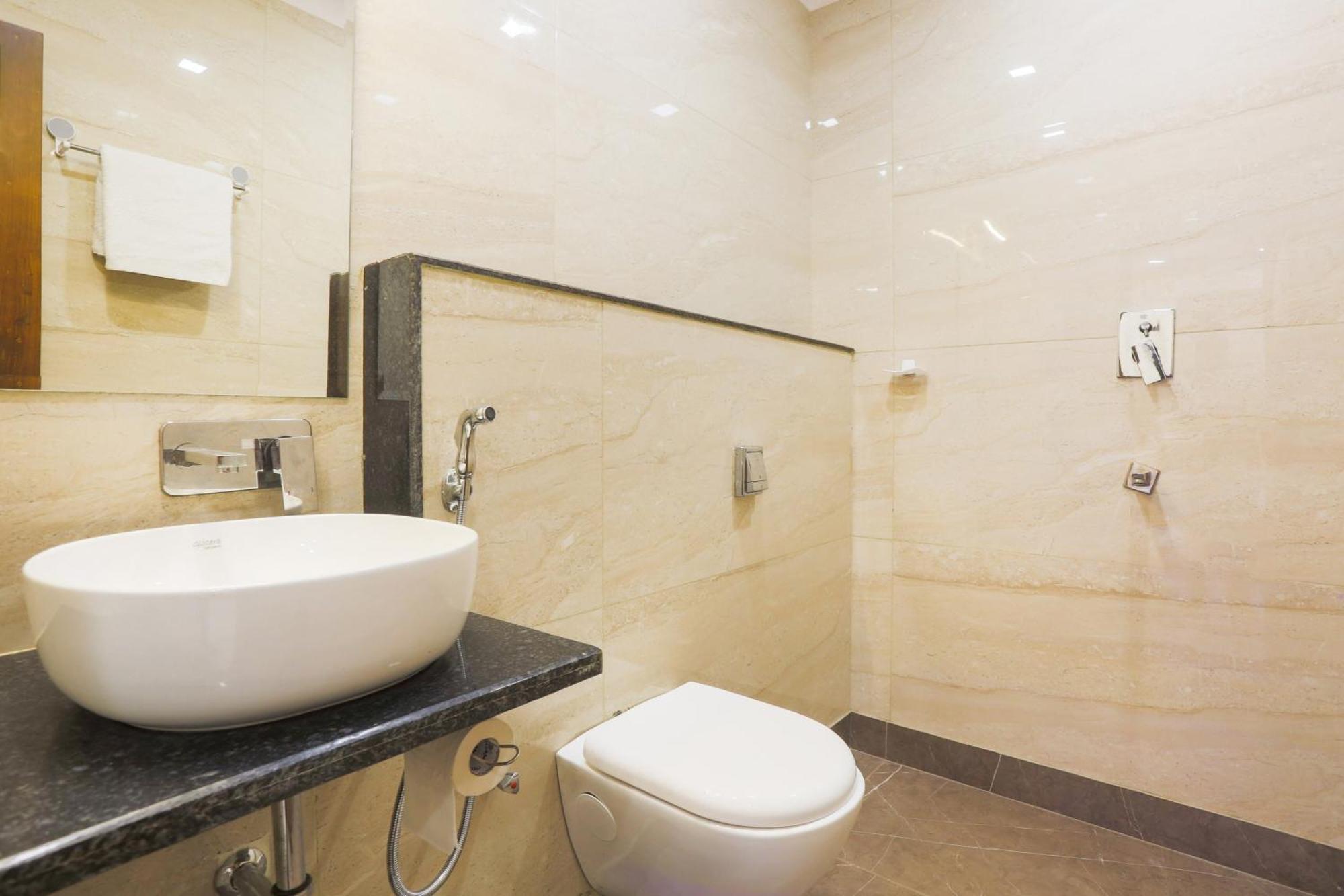Super Townhouse Vikaspuri 4*