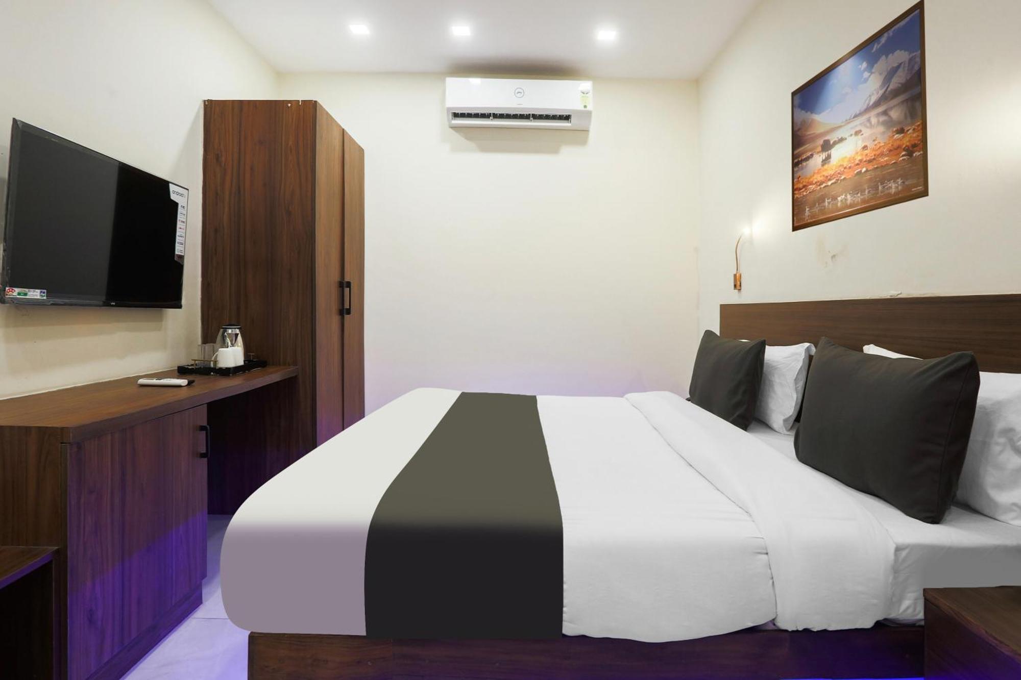 Super Townhouse Vikaspuri Hotel