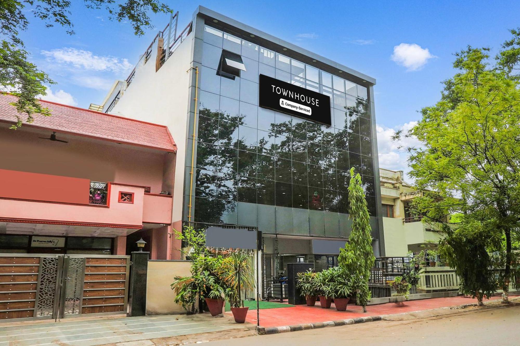 Super Townhouse Vikaspuri 4*