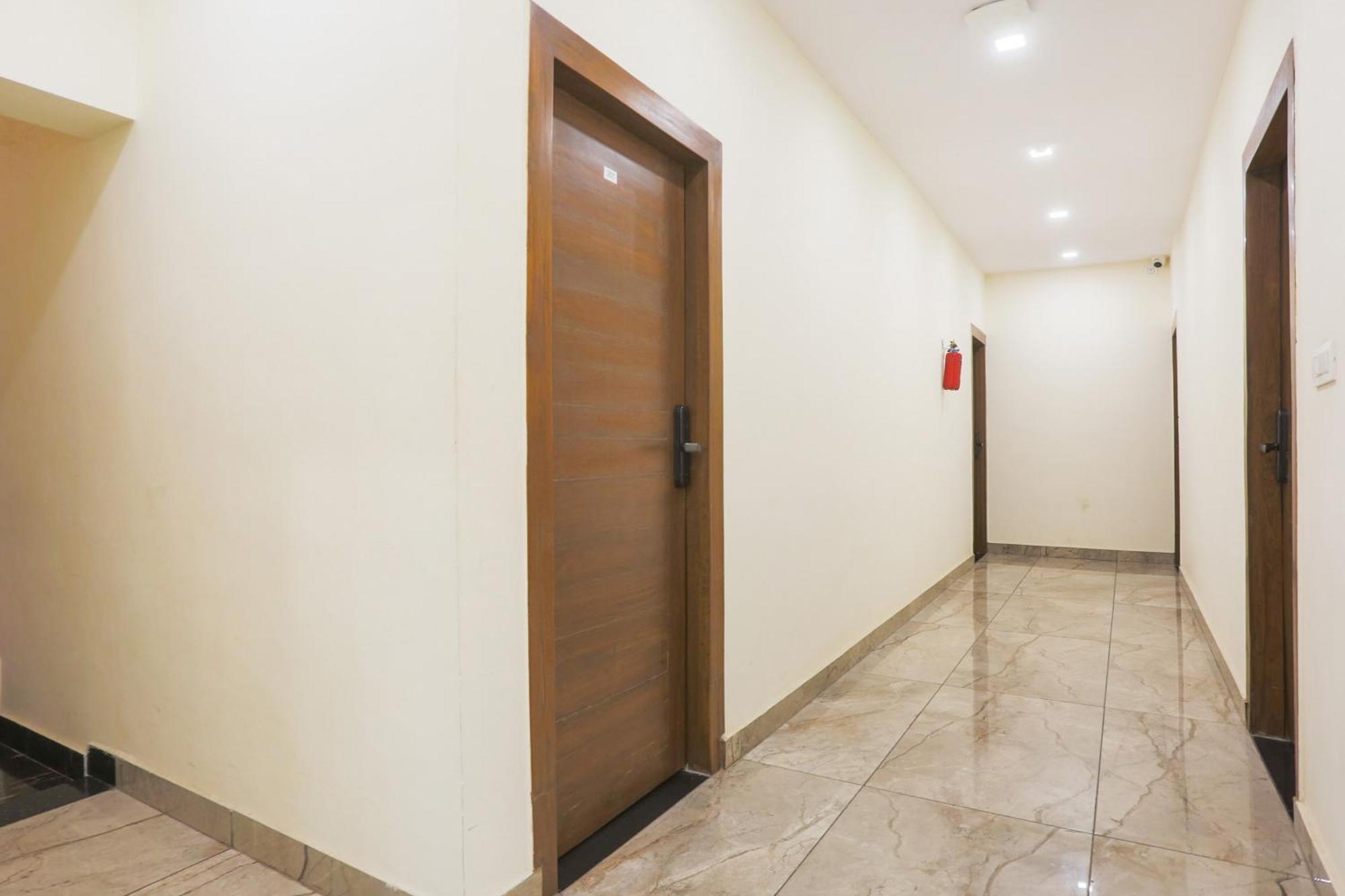 Super Townhouse Vikaspuri Hotel 4*