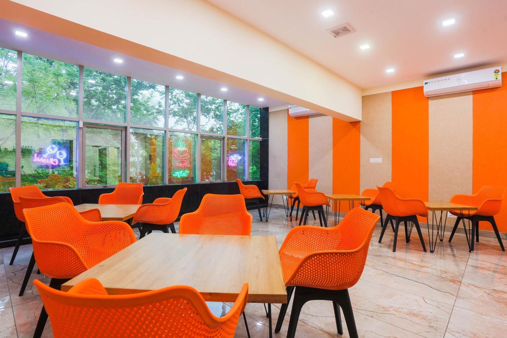 Super Townhouse Vikaspuri Hotel 4*