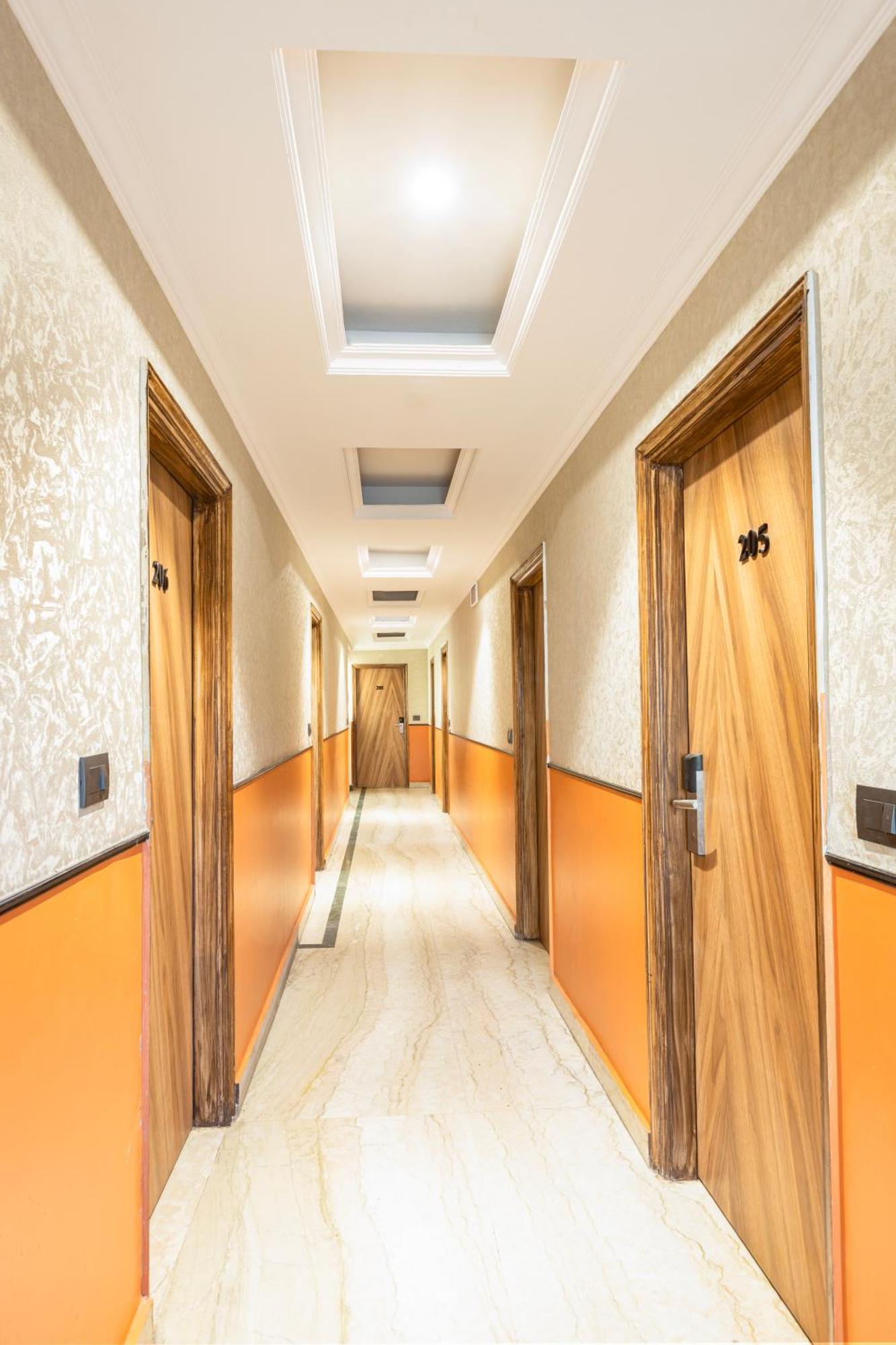 Hotel The Orion Express - East Of Kailash 3*