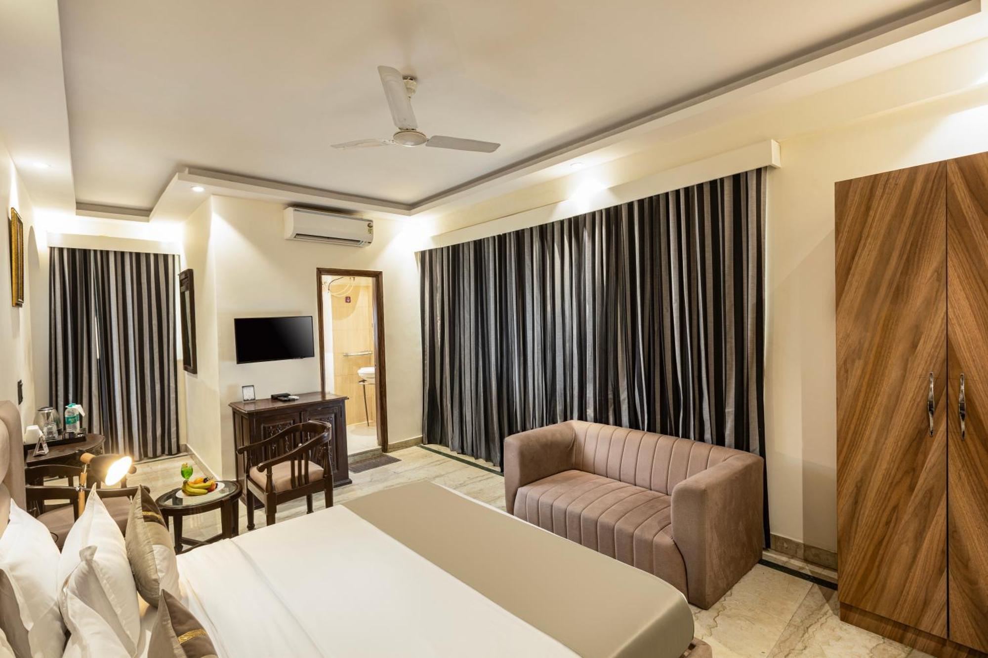 Hotel The Orion Express - East Of Kailash