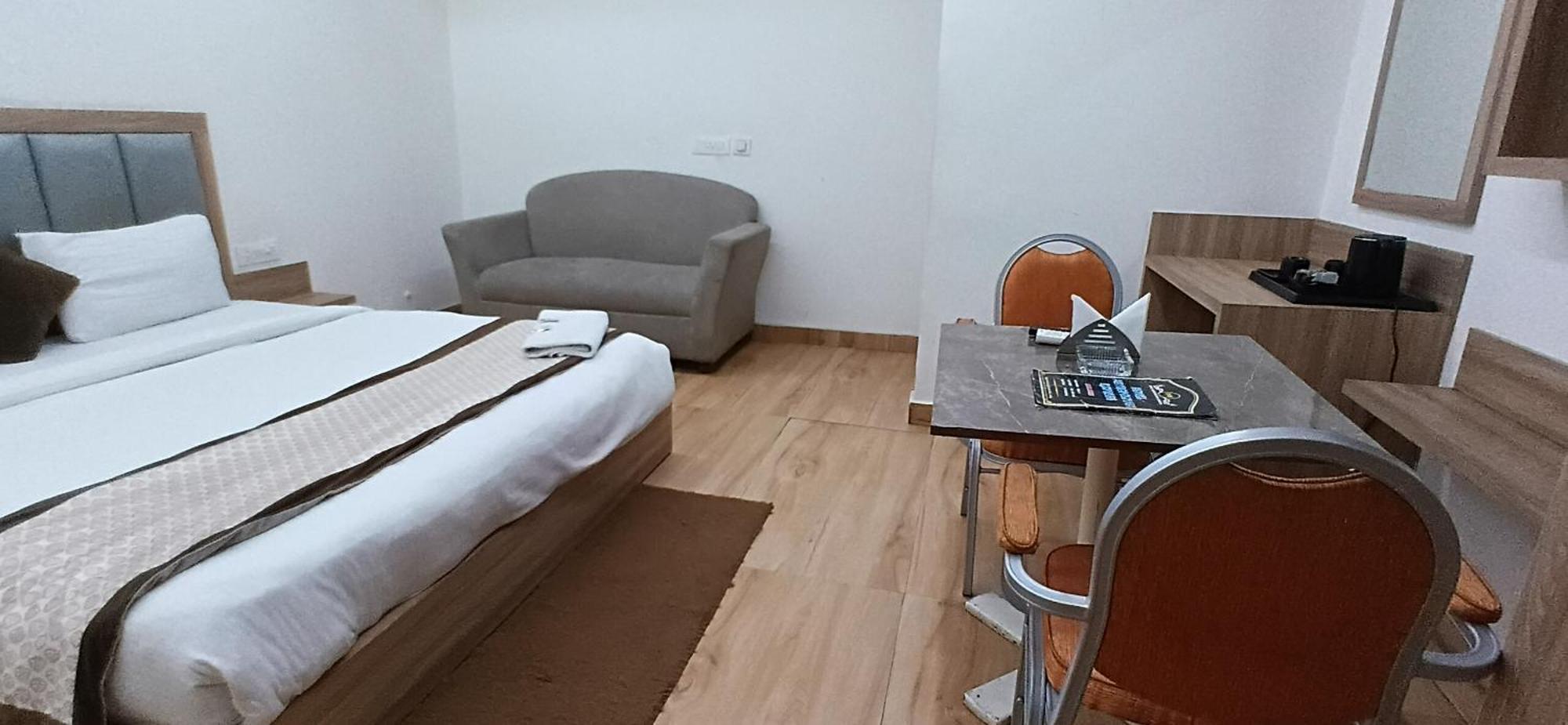 The Metropolitan Igi Airport 4* New Delhi