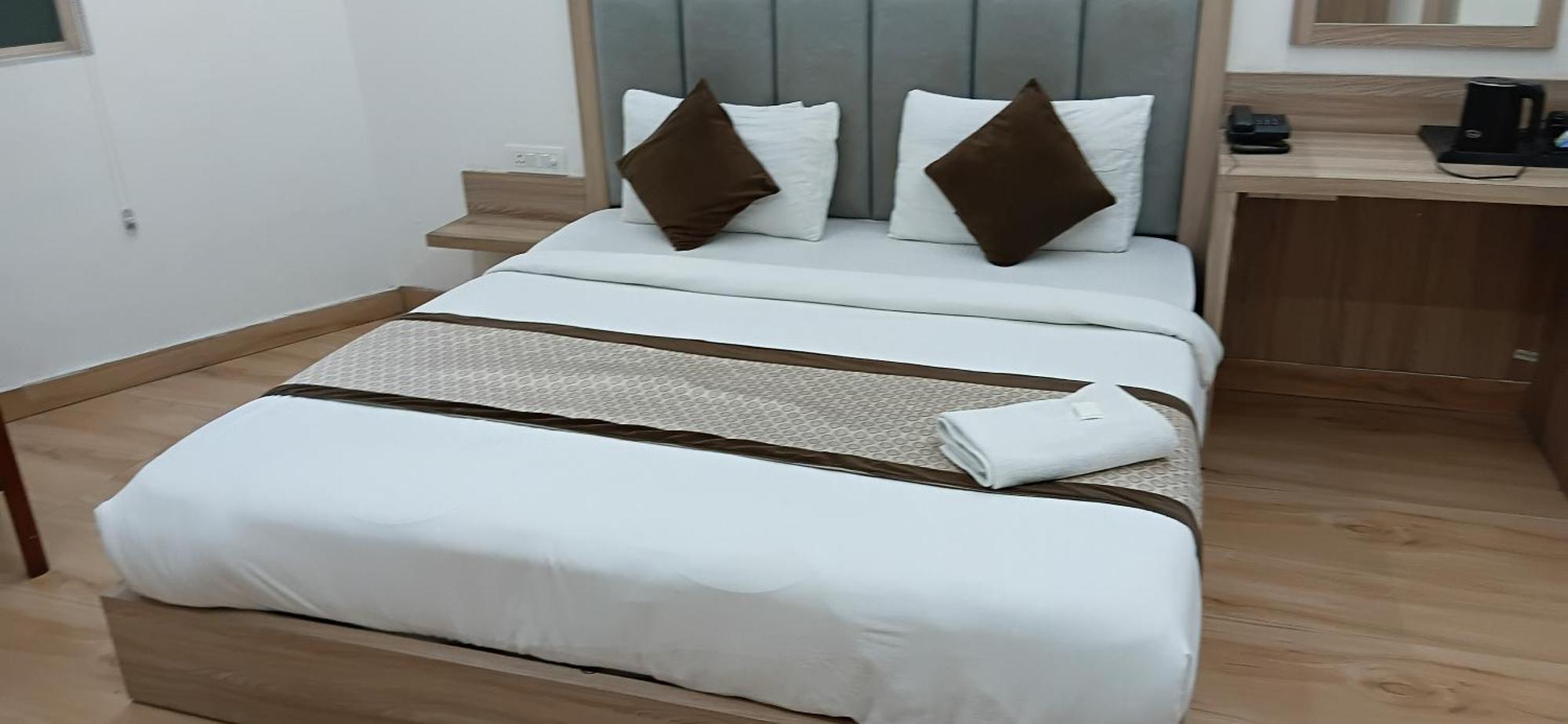 The Metropolitan Igi Airport 4* New Delhi