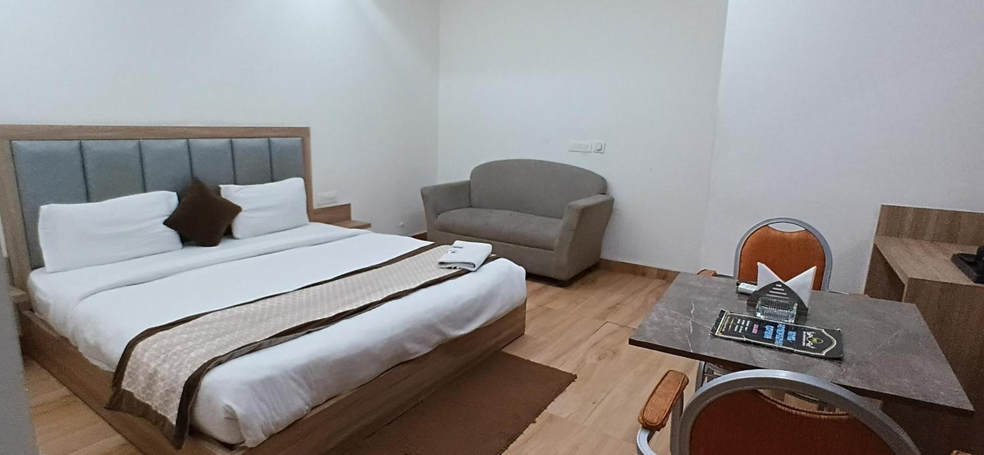 The Metropolitan Igi Airport Hotel 4*