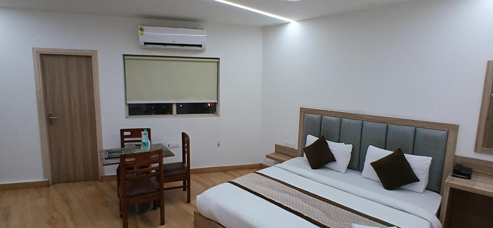 Hotel The Metropolitan Igi Airport 4*