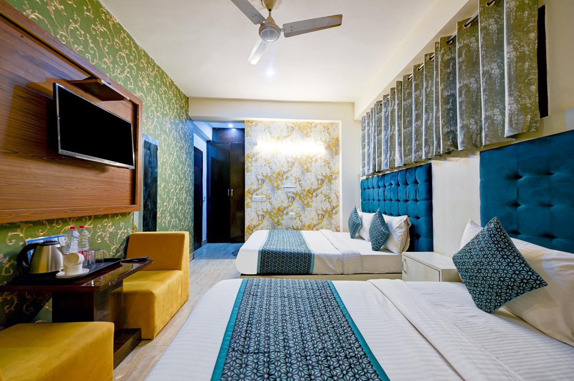 Hotel The White