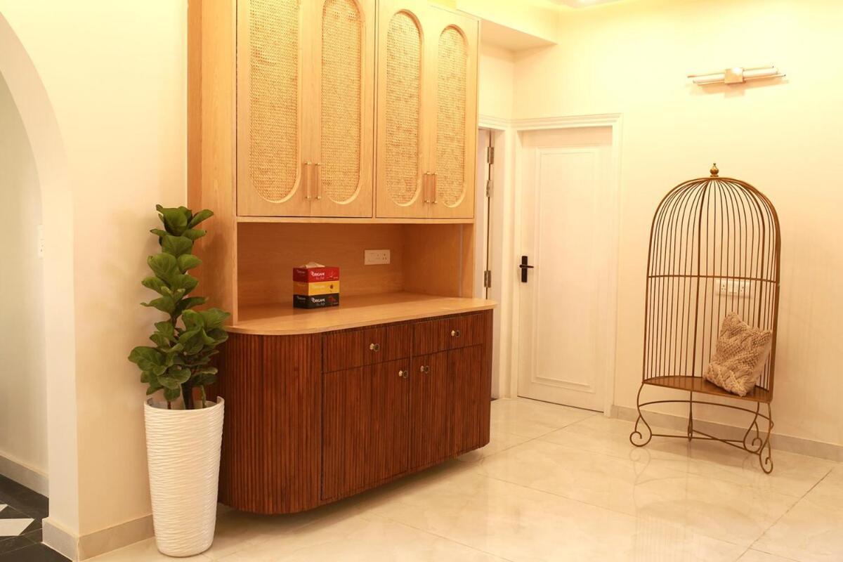 Stylish 1bhk, Dwarka I Yashobhoomi I Delhi Airport Apartment