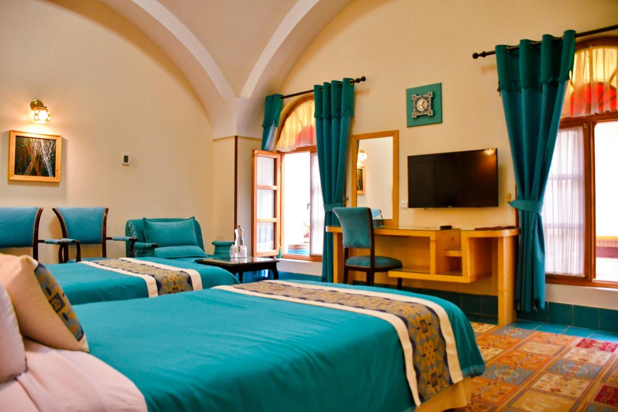 Ambience Plaza Jmd - Delhi Airport Hotel 4*