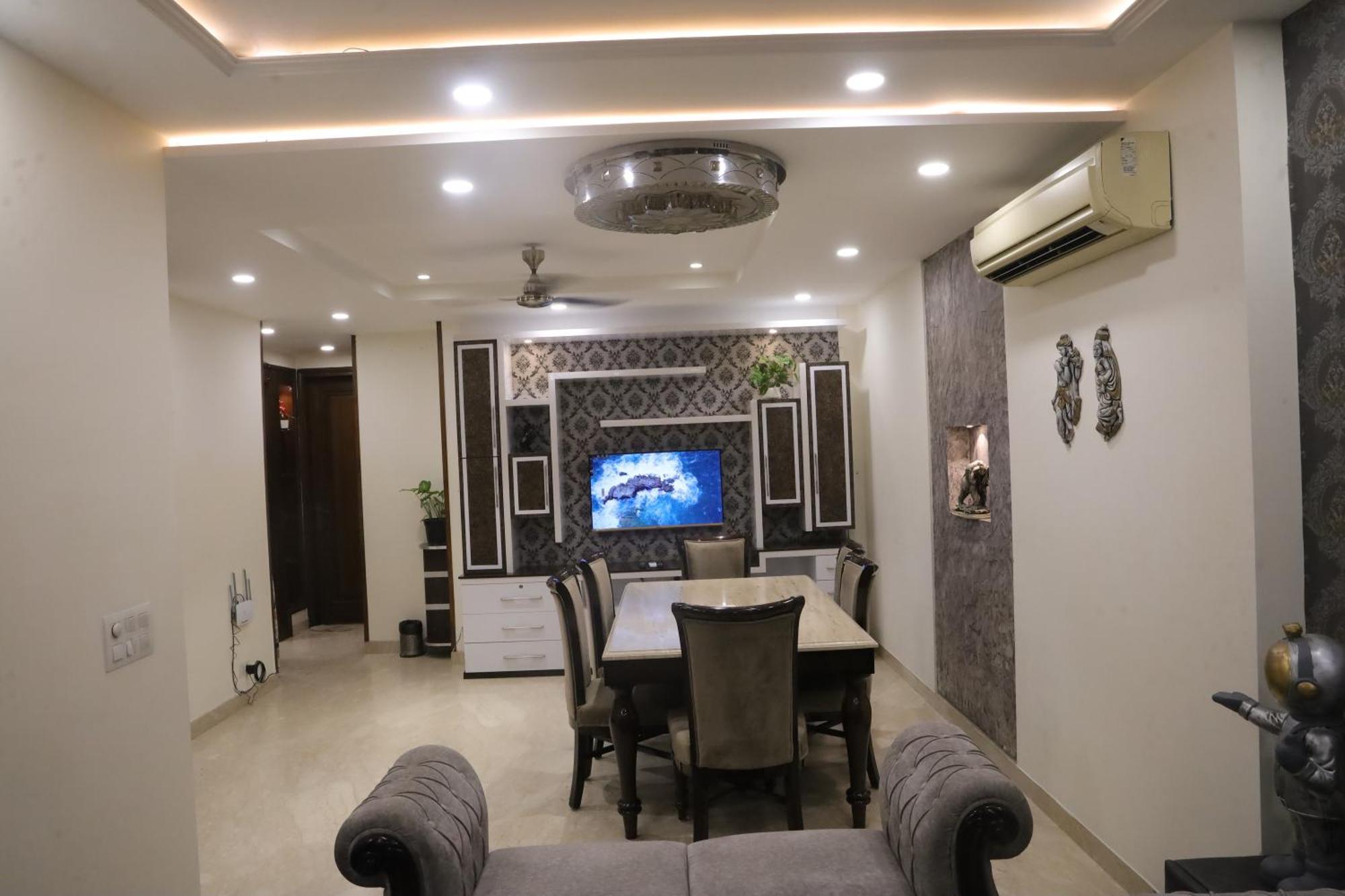 Apartment Divine India Service 3bhk,j-267 *