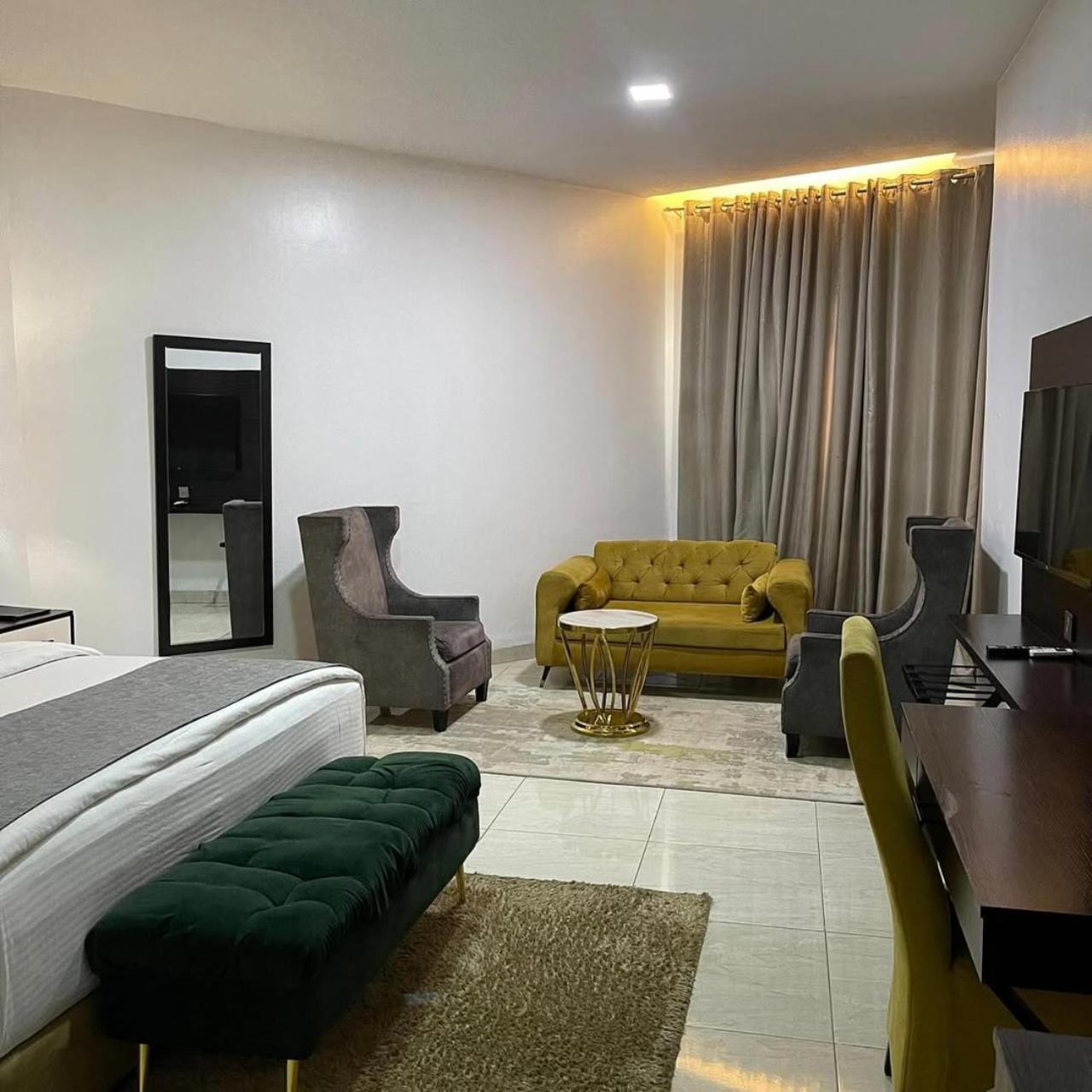 Olive Aero Near Delhi Airport Hotel 4*