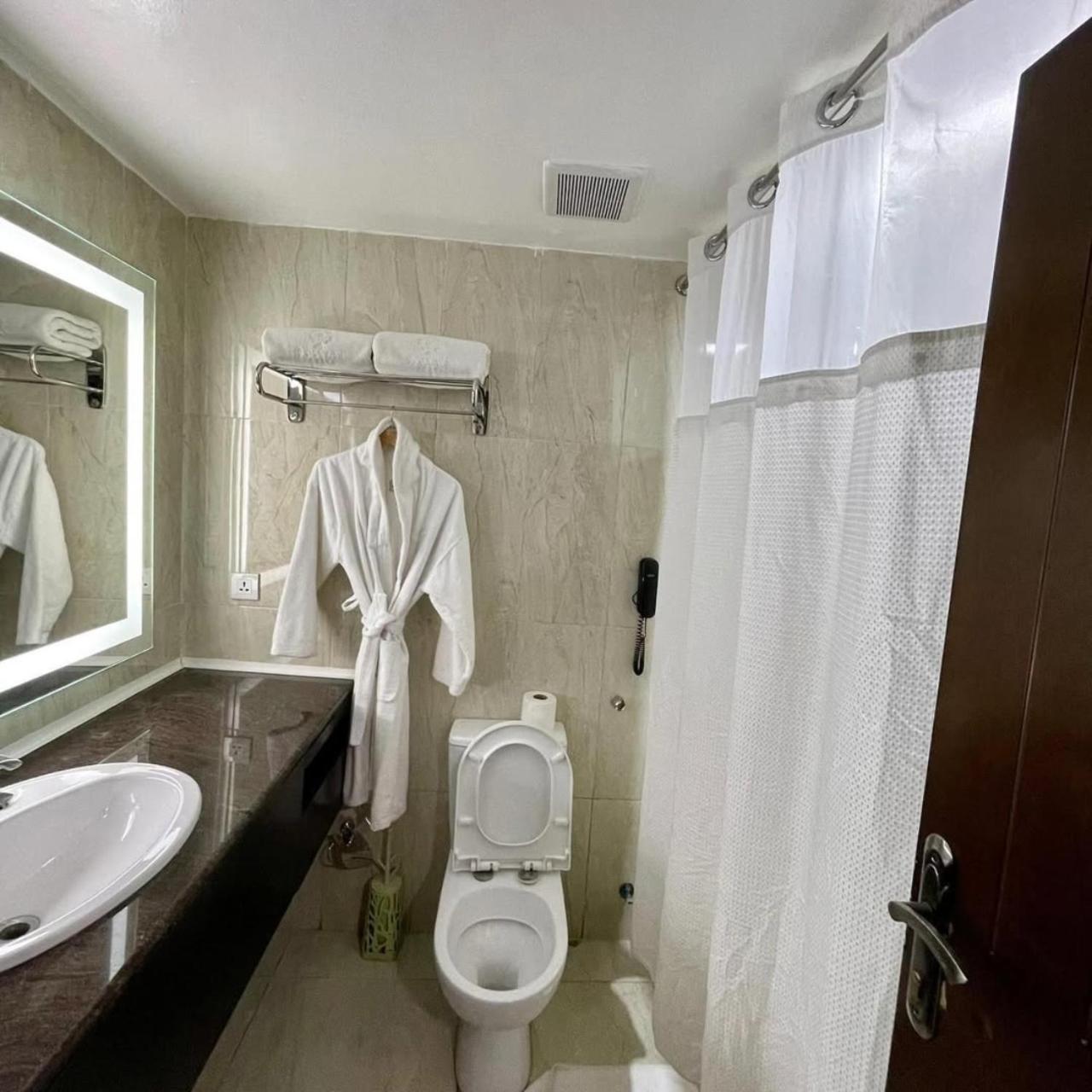 Olive Aero Near Delhi Airport 4*