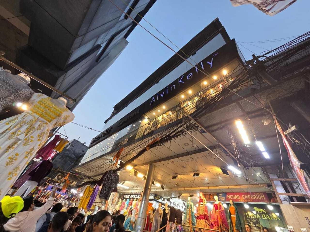 Super Collection O Sector 18 Metro Station Hotel