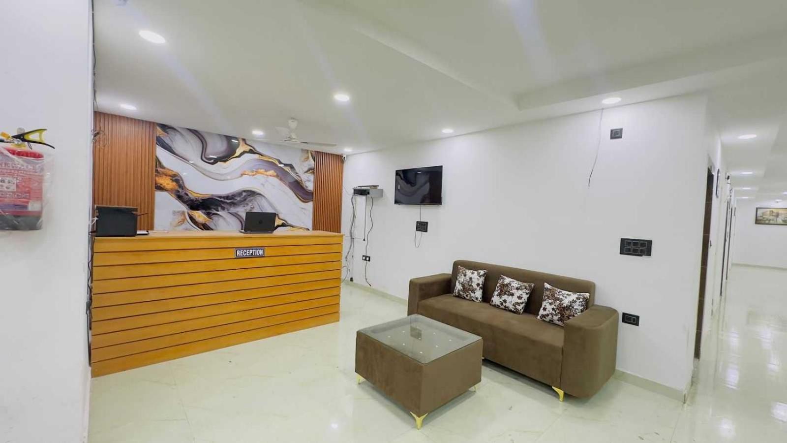 Super Collection O Sector 18 Metro Station Hotel *