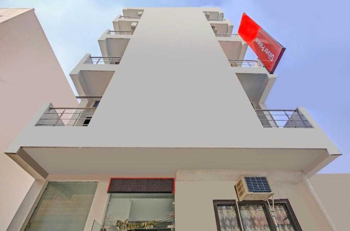 Hotel O Silver Palace Near Dwarka Sector 9 Metro Station 3*
