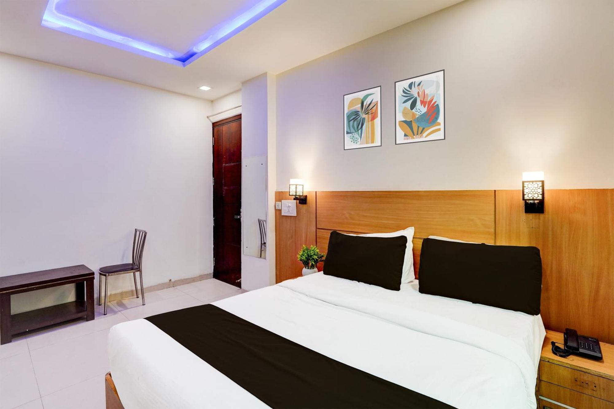 Super O Rohini Sector 24 Hotel 3*