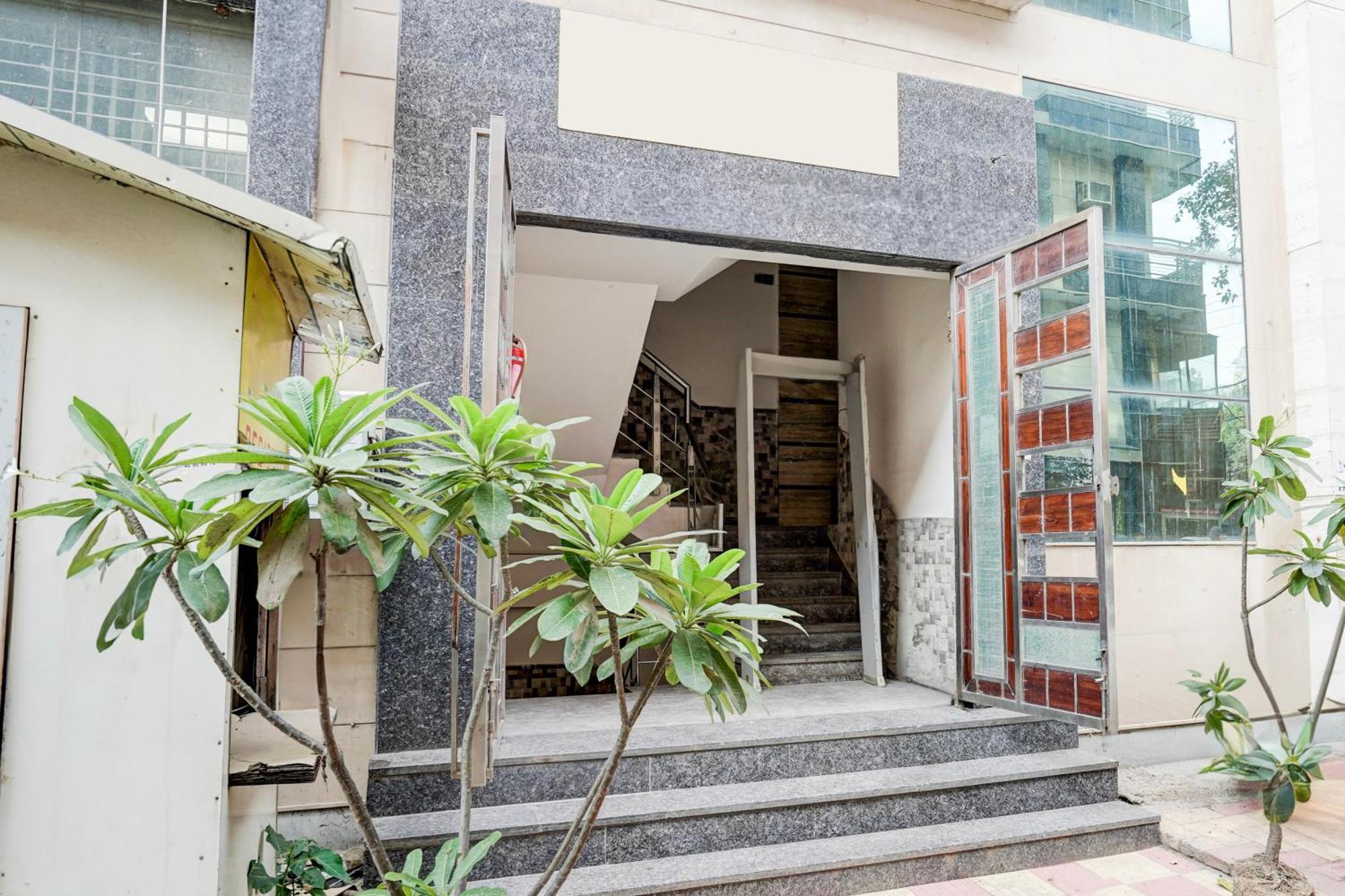 Super O Rohini Sector 24 Hotel 3*