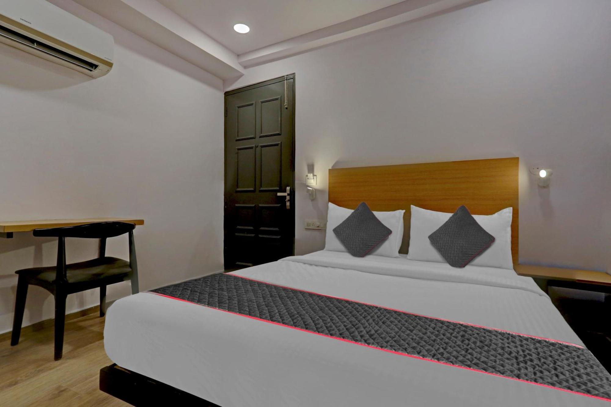 Hotel Collection O County Delhi (National Capital Territory of India)