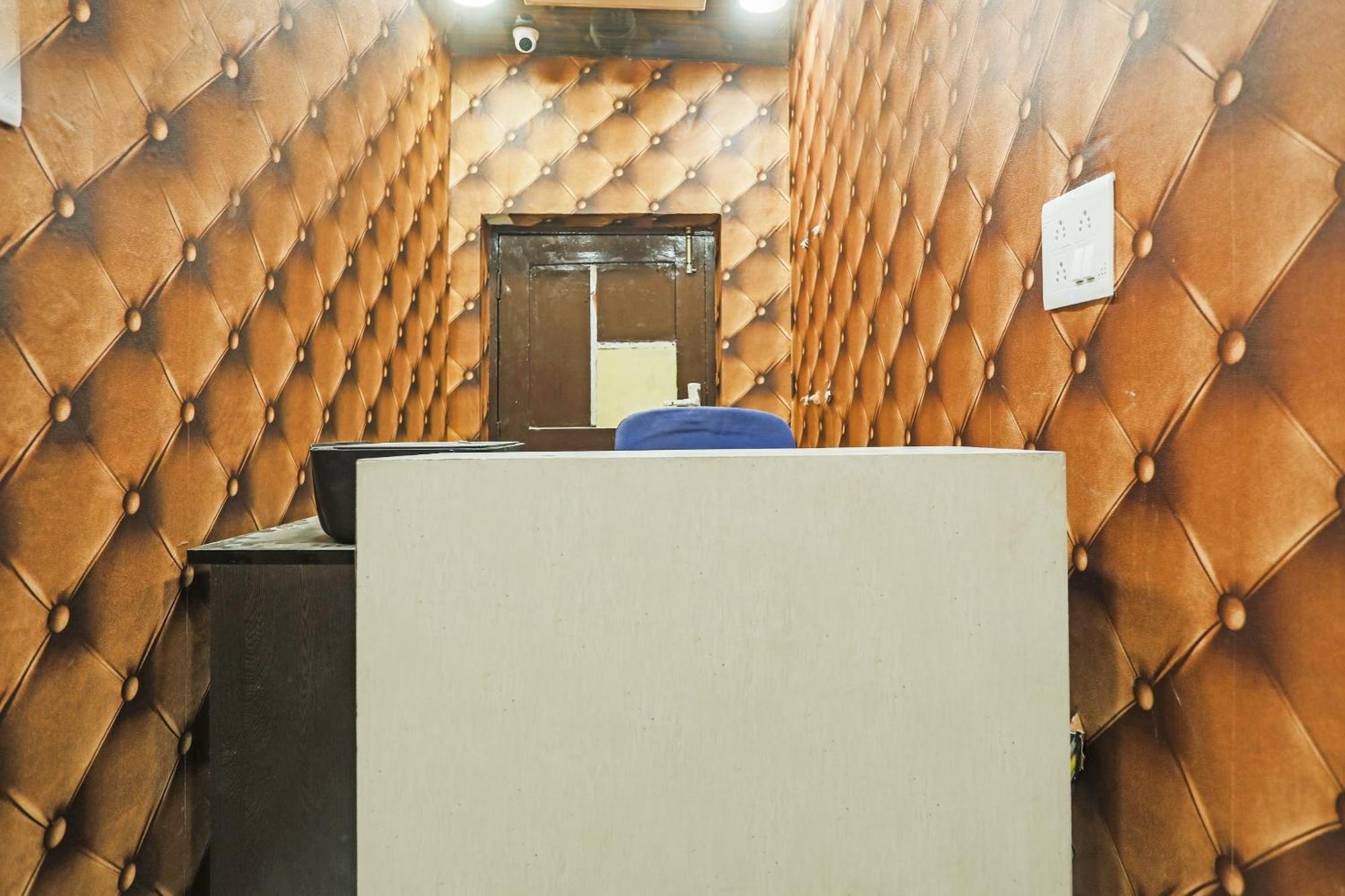Hotel O Kashish Residency Near Model Town Metro Station 4*