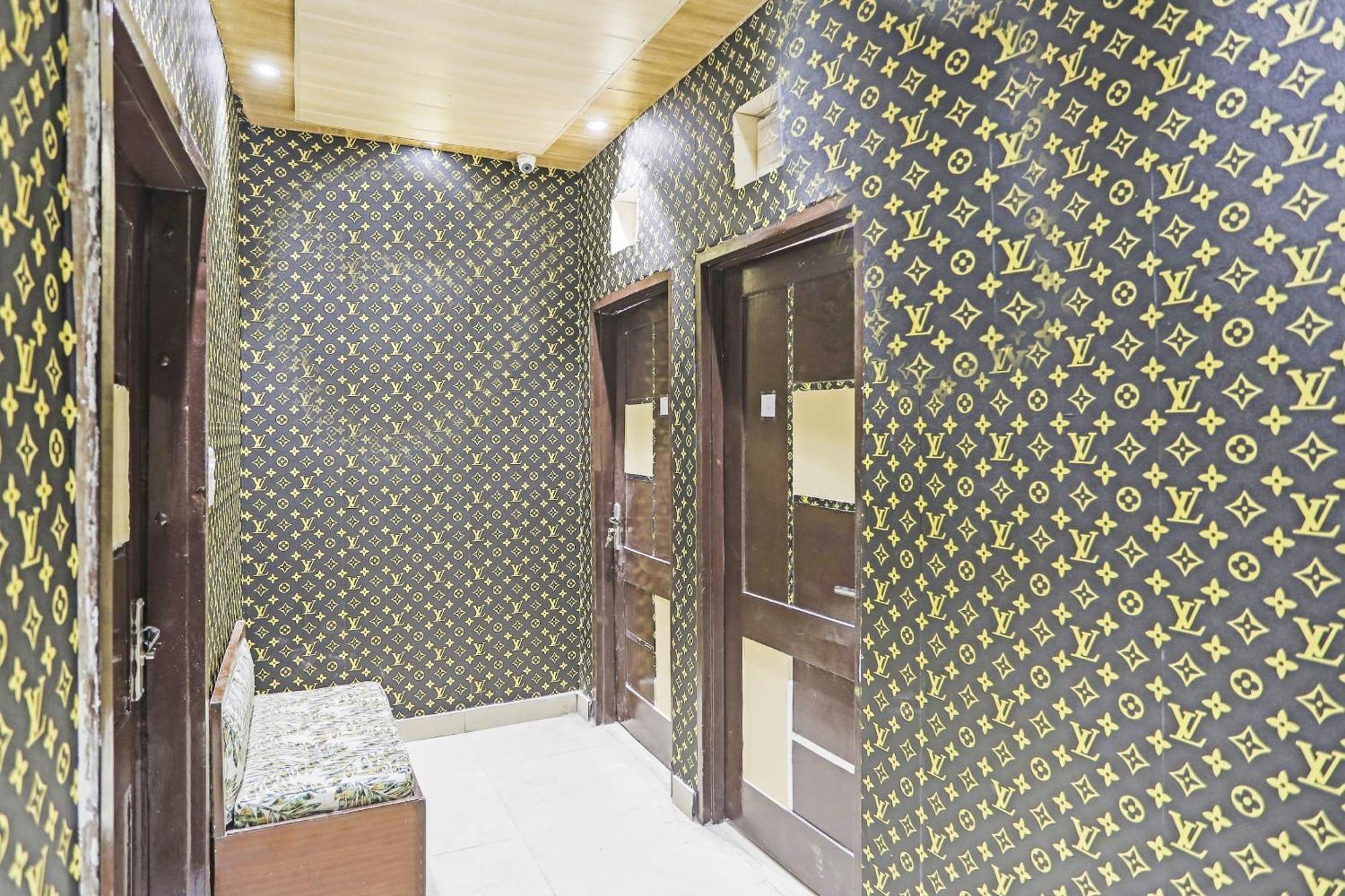 O Kashish Residency Near Model Town Metro Station 4*