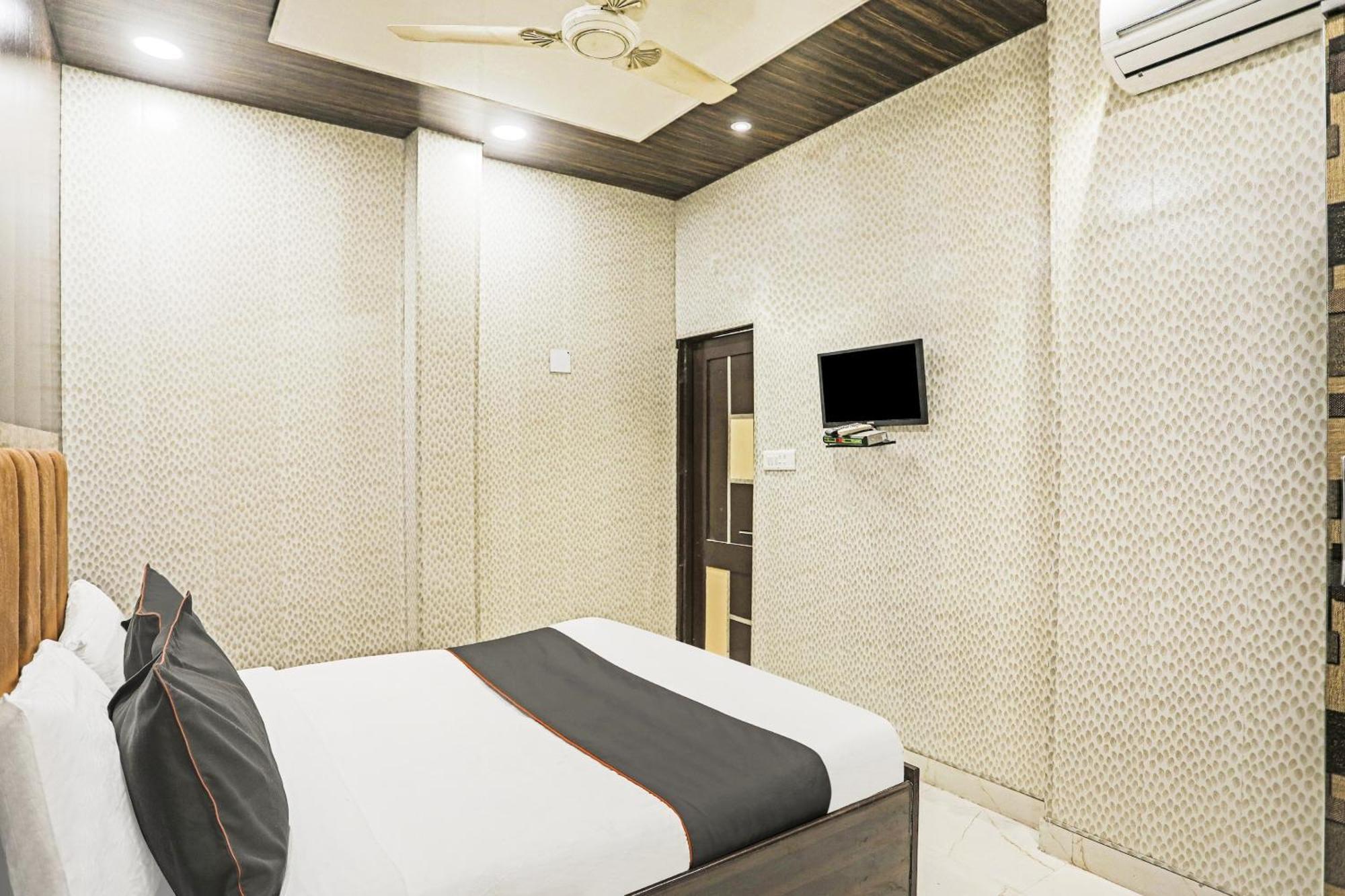 O Kashish Residency Near Model Town Metro Station Nova Deli