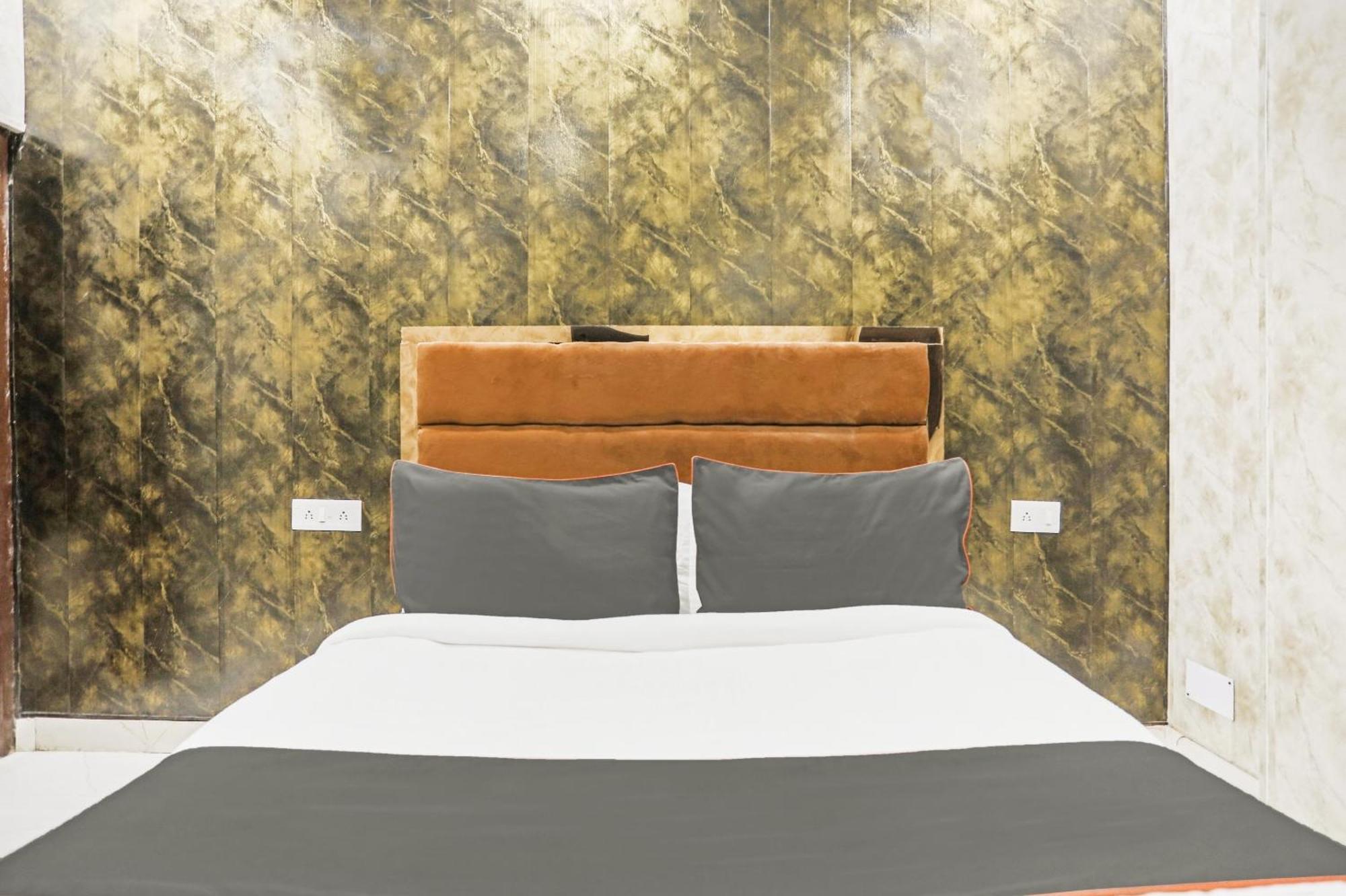 O Kashish Residency Near Model Town Metro Station