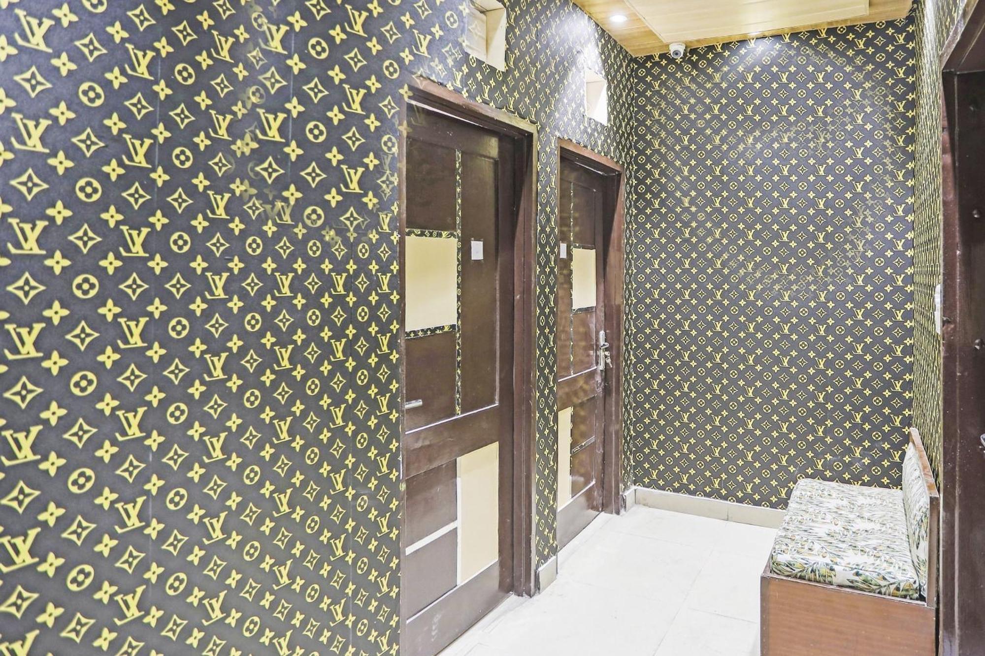 O Kashish Residency Near Model Town Metro Station Hotel 4*