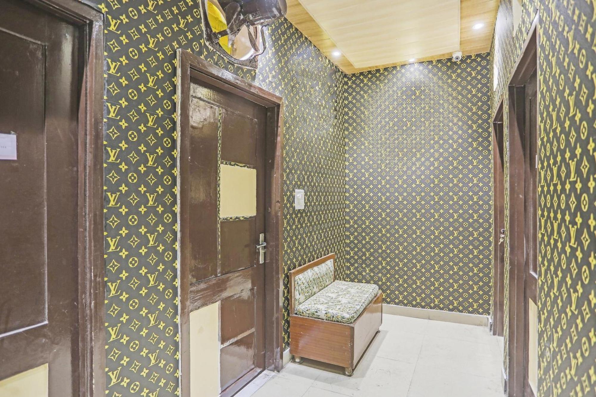 O Kashish Residency Near Model Town Metro Station 4*