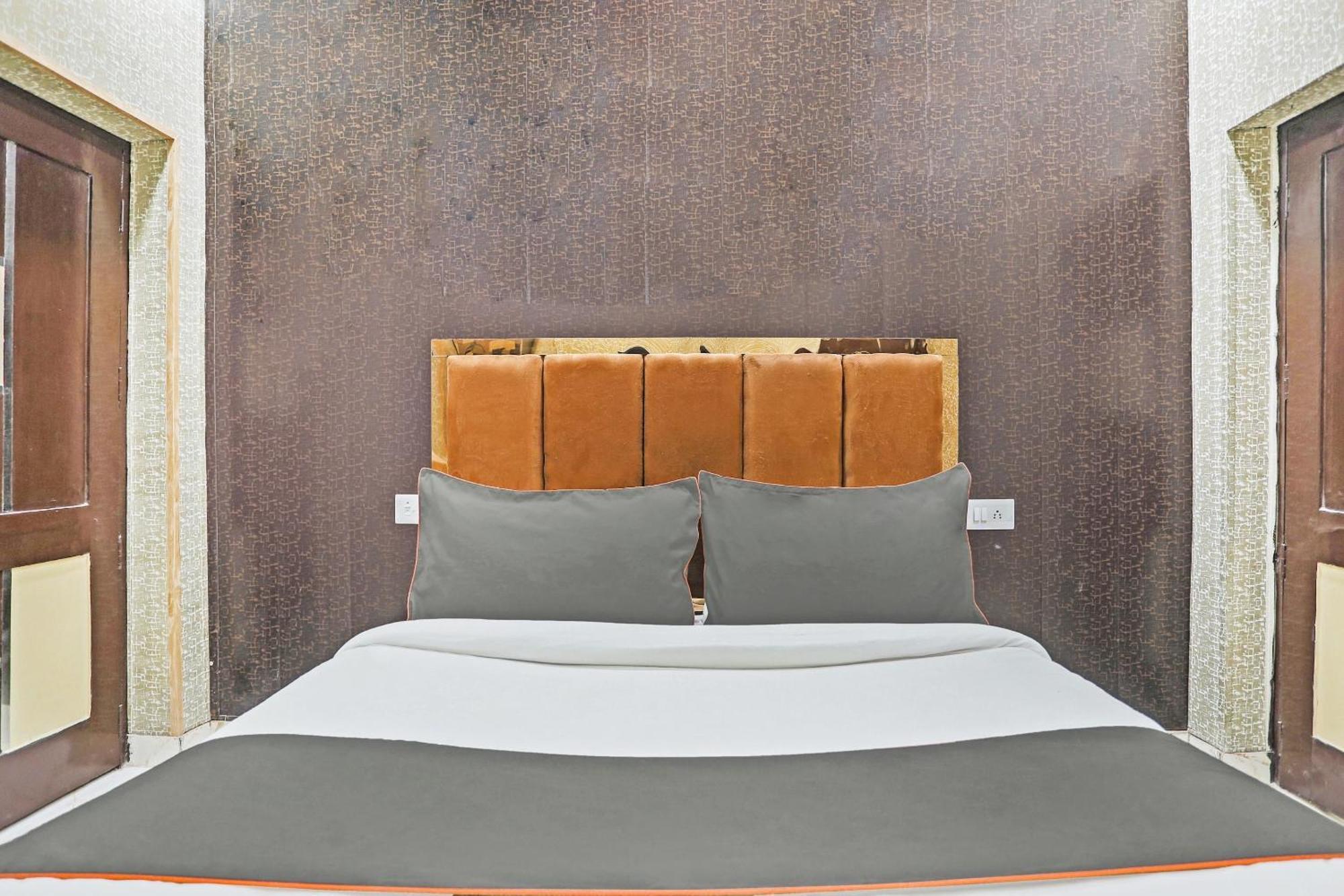 O Kashish Residency Near Model Town Metro Station Nova Deli