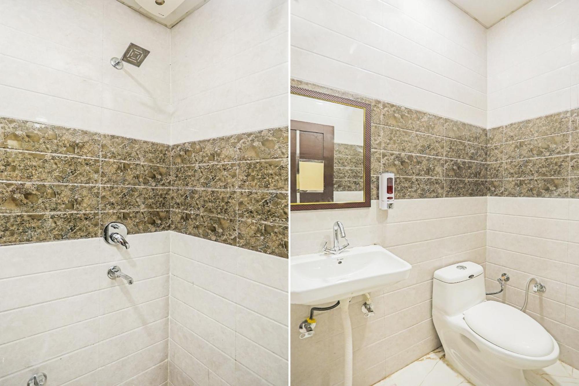 O Kashish Residency Near Model Town Metro Station Hotel 4*