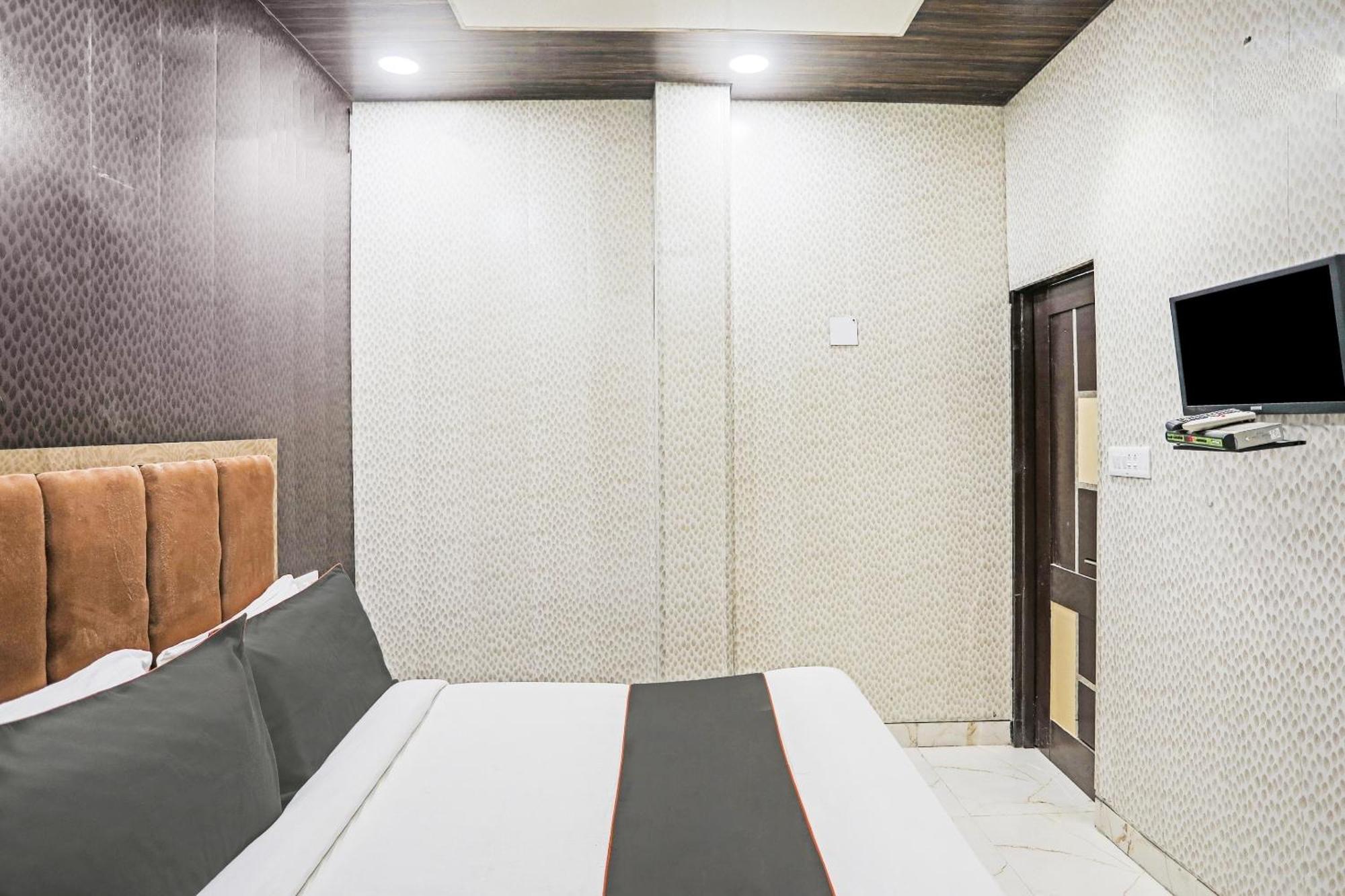 Hotel O Kashish Residency Near Model Town Metro Station 4*
