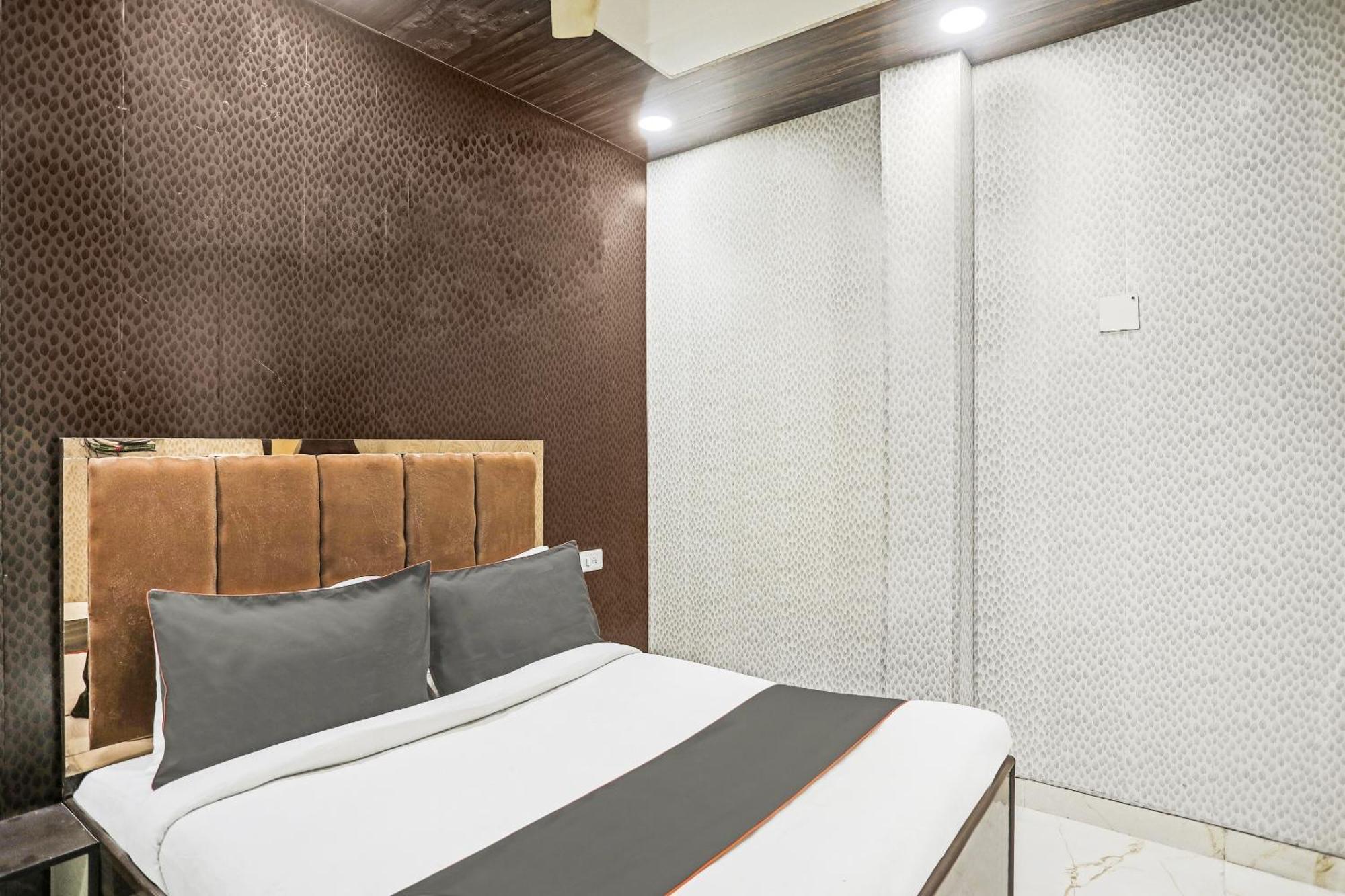 Hotel O Kashish Residency Near Model Town Metro Station 4*